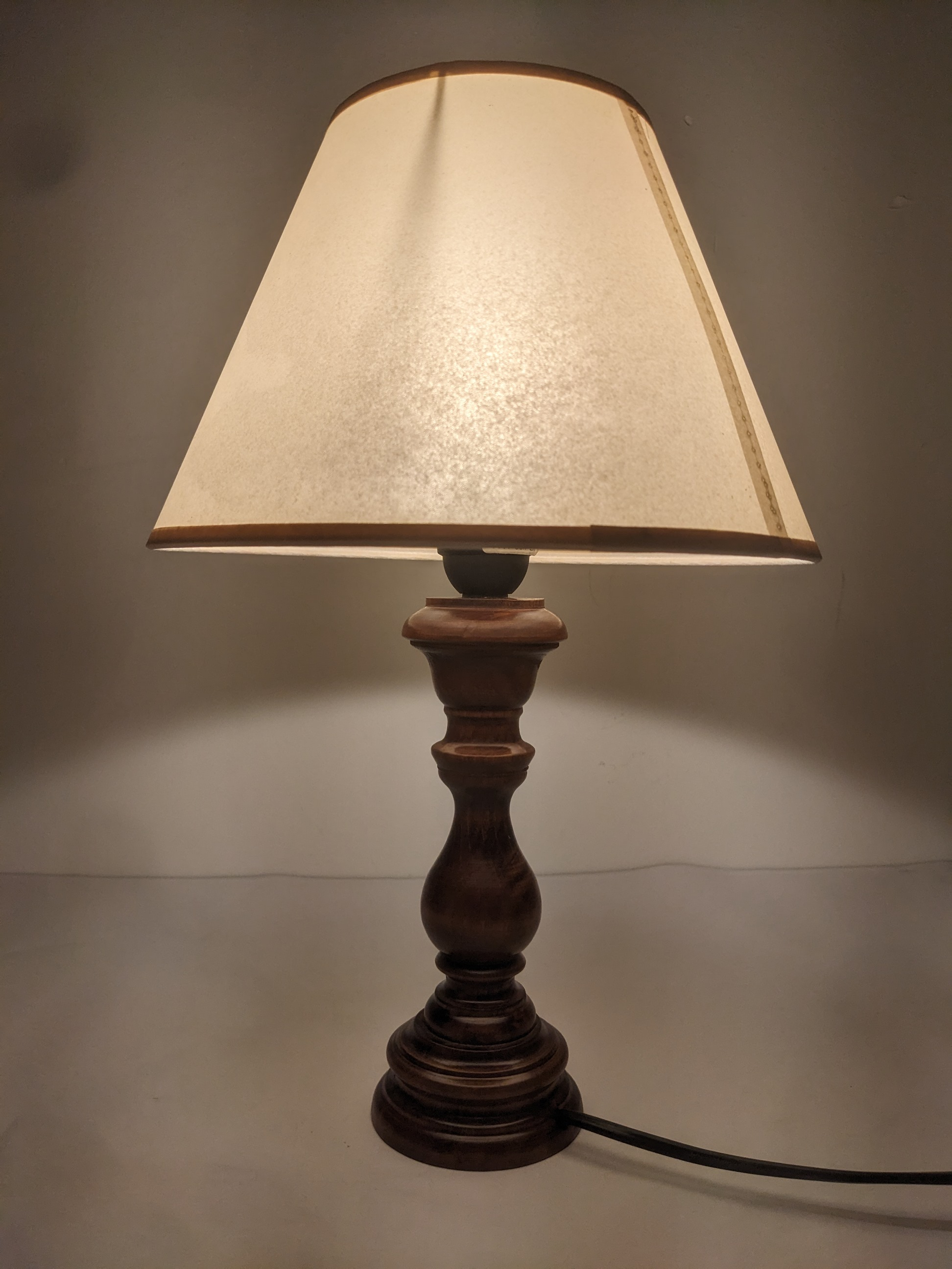 Voir photo 2 de Lampe de chevet en bois style rétro Lampe de chevet en bois style rétro reconditionné photo 2
