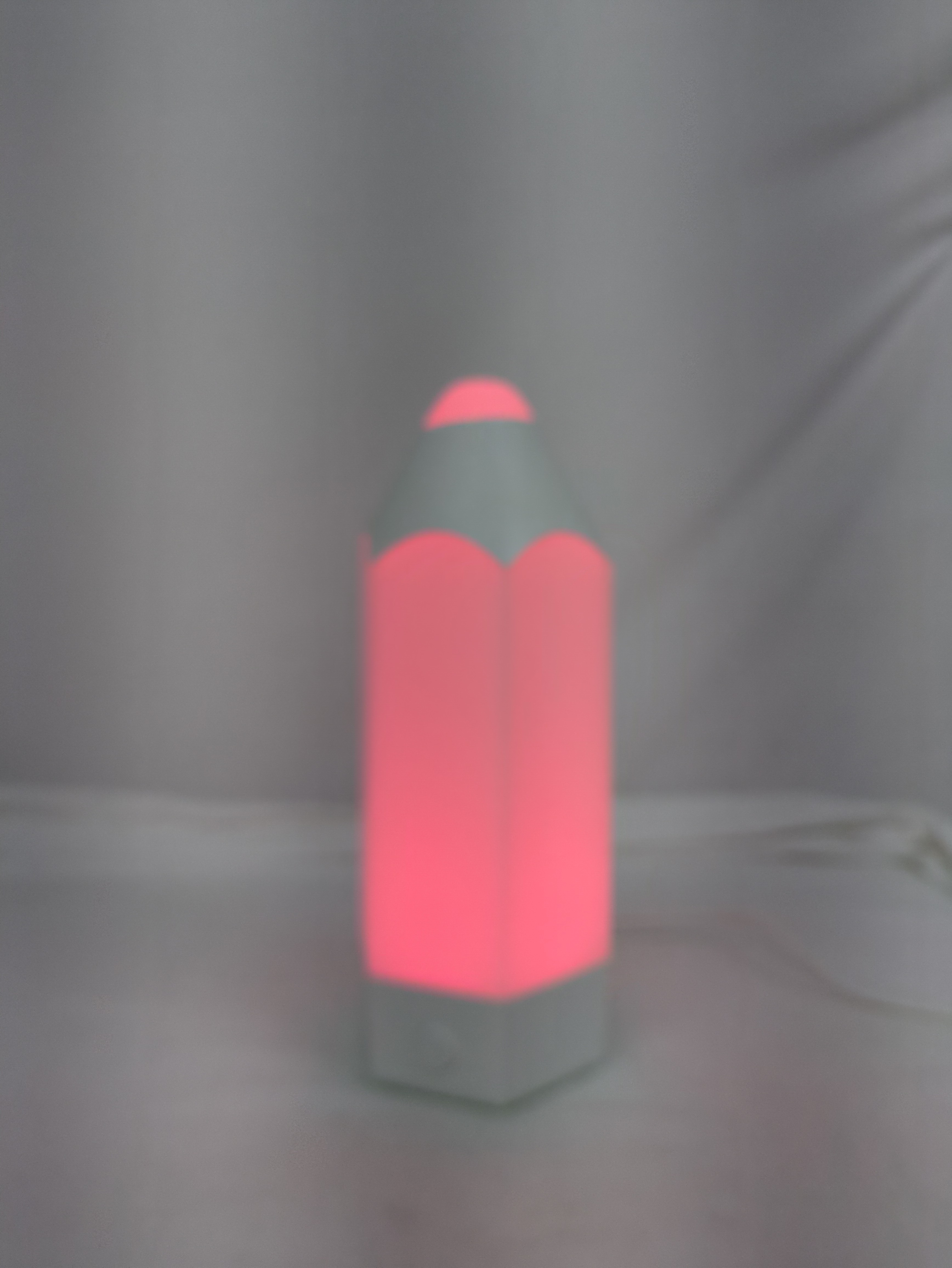 Voir photo 3 de Lampe de table à LED multicolore "Crayon" Lampe de table à LED multicolore "Crayon" Bon état reconditionné photo 3