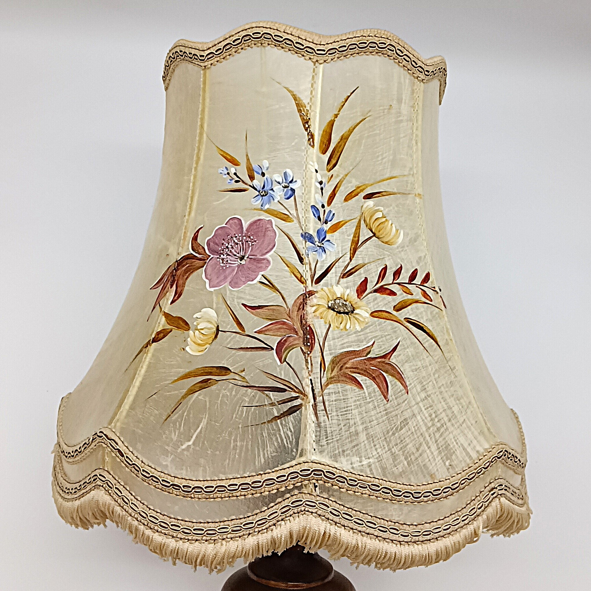 Voir photo 4 de Lampe de table abat-jour rigide décor floral fabrication artisanale h 53 cm Lampe de table abat-jour rigide décor floral fabrication artisanale h 53 cm Bon état reconditionné photo 4