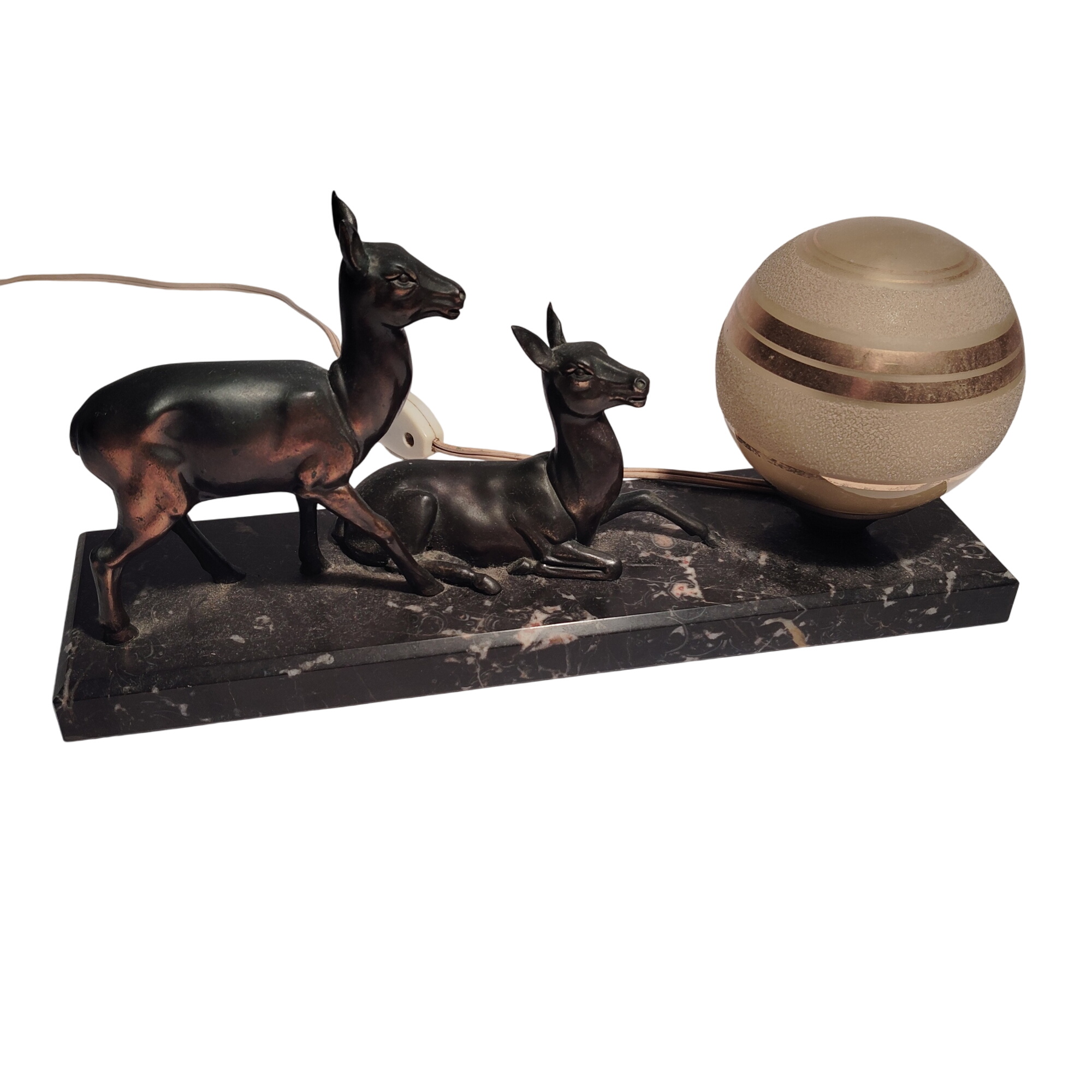 Lampe de table Art Déco avec 2 cerfs en marbre Bon état - 100,00 € Lampe de table Art Déco avec 2 cerfs en marbre Bon état reconditionné disponible sur Label Emmaüs