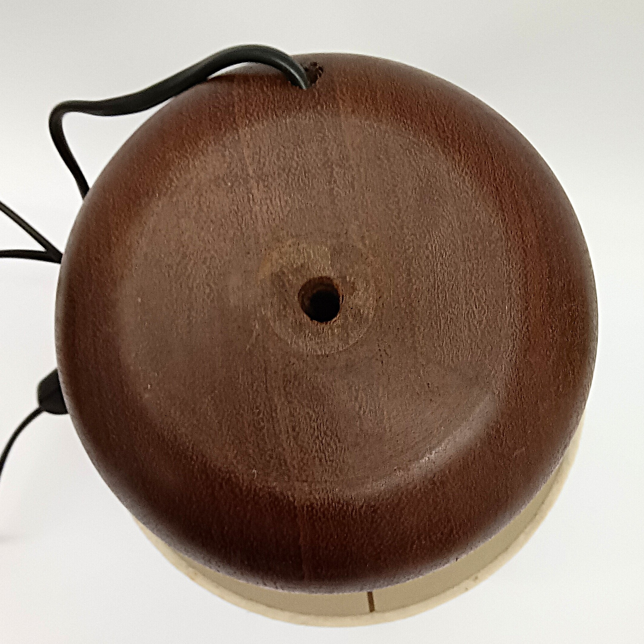 Voir photo 5 de Lampe de table vintage en bois tourné et abat-jour floral signé G. Saucôt Lampe de table vintage en bois tourné et abat-jour floral signé G. Saucôt Bon état reconditionné photo 5