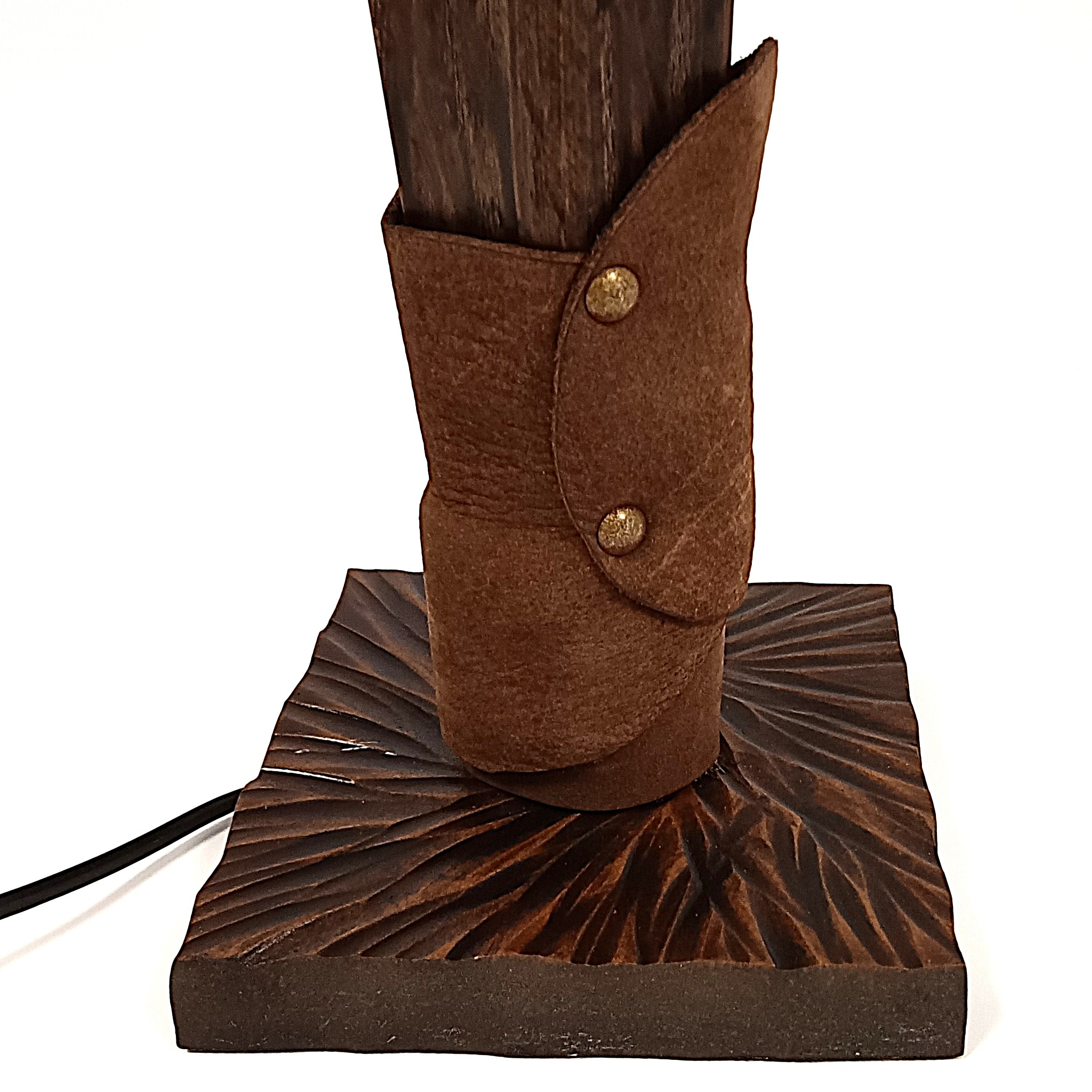 Voir photo 6 de Lampe décorative en bois et cuir Lampe décorative en bois et cuir Bon état reconditionné photo 6