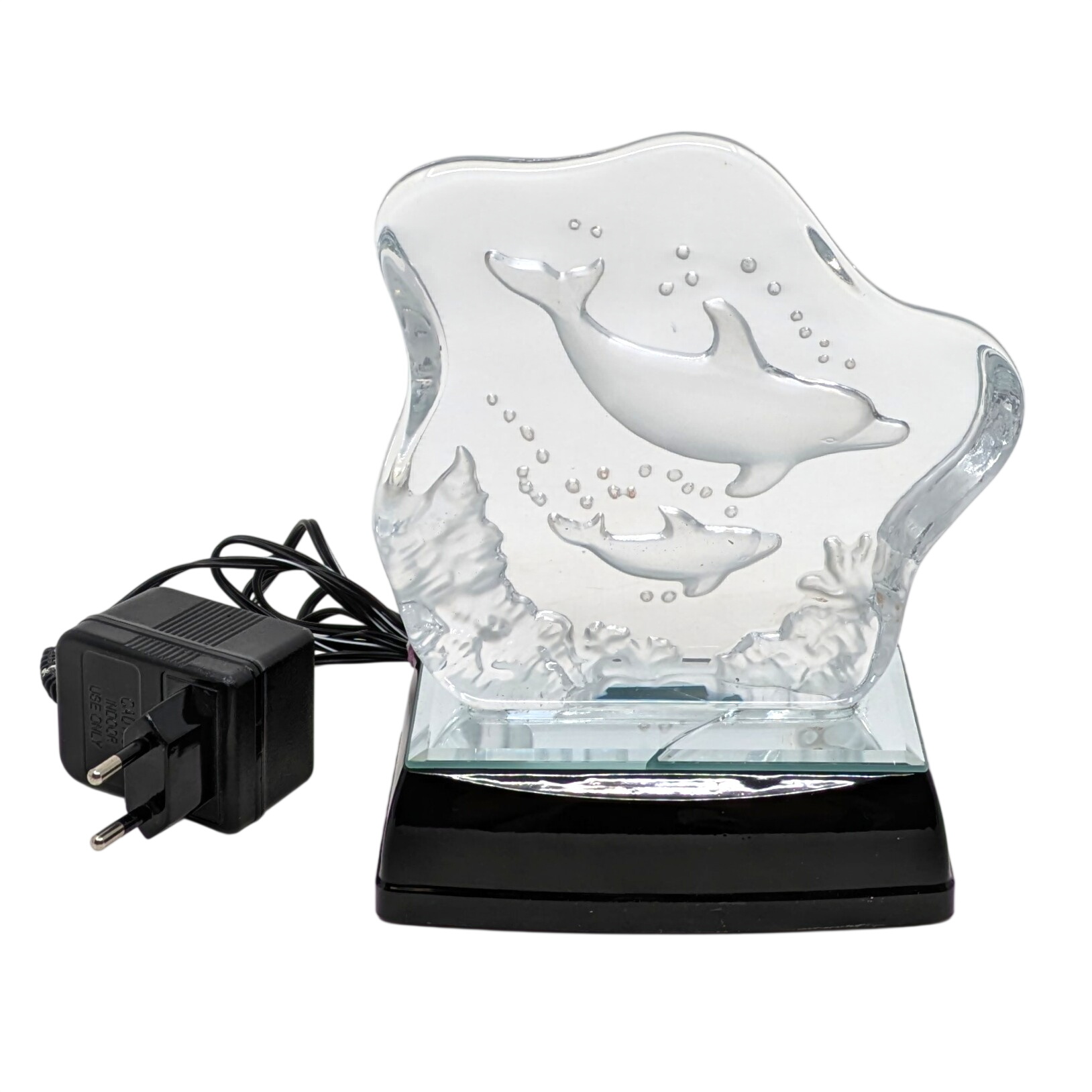 Acheter Lampe décorative Phénix Créations à motif dauphins avec socle lumineux Bon état - 11,00 € Lampe décorative Phénix Créations à motif dauphins avec socle lumineux Bon état reconditionné disponible sur Label Emmaüs