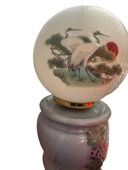 Voir photo 6 de Lampe décorative vintage avec horloge intégrée – globe peint et base fleurie Lampe décorative vintage avec horloge intégrée – globe peint et base fleurie Bon état reconditionné photo 6