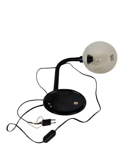 Lampe en métal noir Très bon état - 10,00 € Lampe en métal noir Très bon état reconditionné disponible sur Label Emmaüs