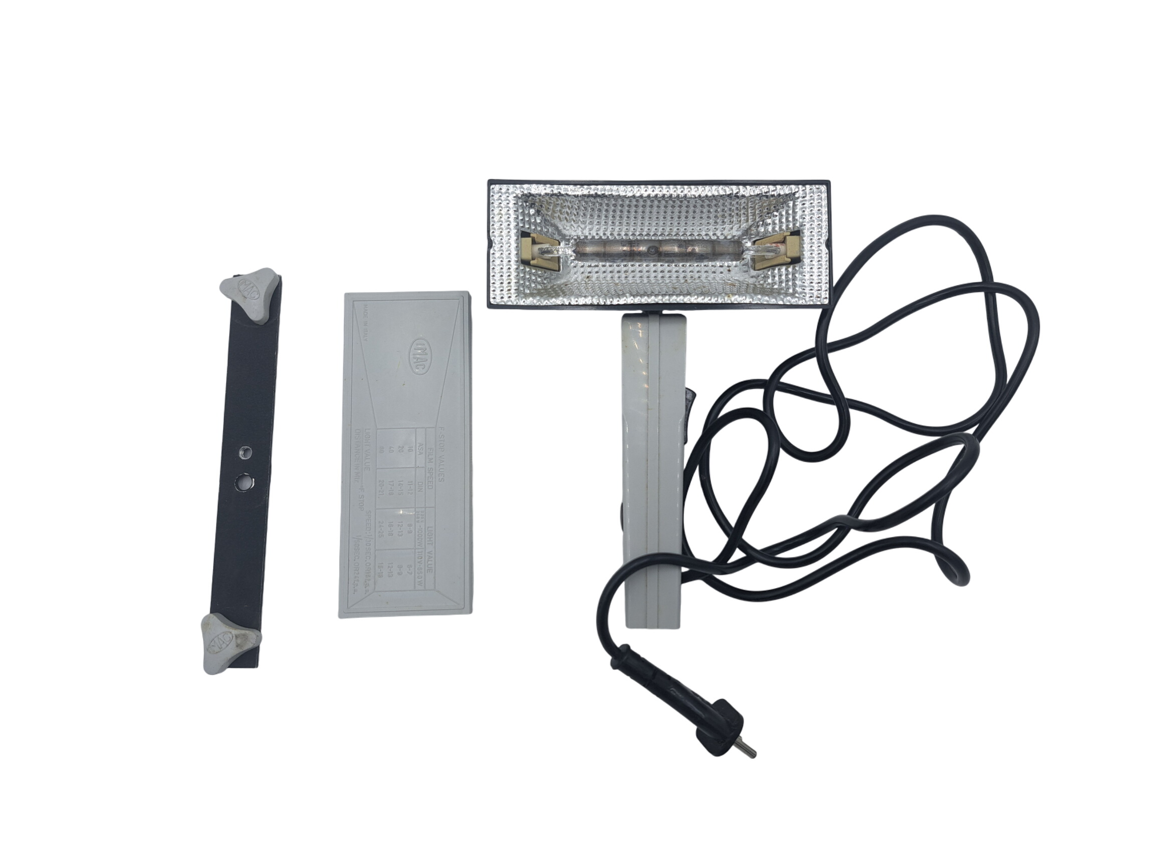 Lampe IMAC ML 1000 état correct - 15,00 € Lampe IMAC ML 1000 état correct reconditionné disponible sur Label Emmaüs