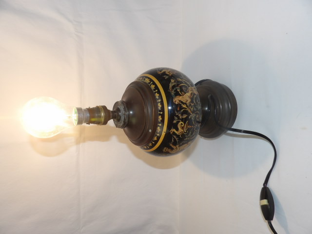 Voir photo 3 de Lampe pétrole en faïence de GIEN décor Renaissance Electrifié Lampe pétrole en faïence de GIEN décor Renaissance Electrifié État correct reconditionné photo 3