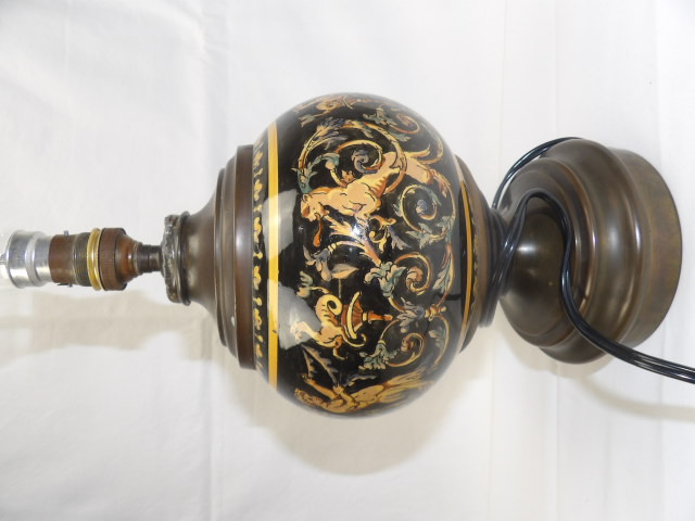 Lampe pétrole en faïence de GIEN décor Renaissance Electrifié État correct - 75,00 € Lampe pétrole en faïence de GIEN décor Renaissance Electrifié État correct reconditionné disponible sur Label Emmaüs