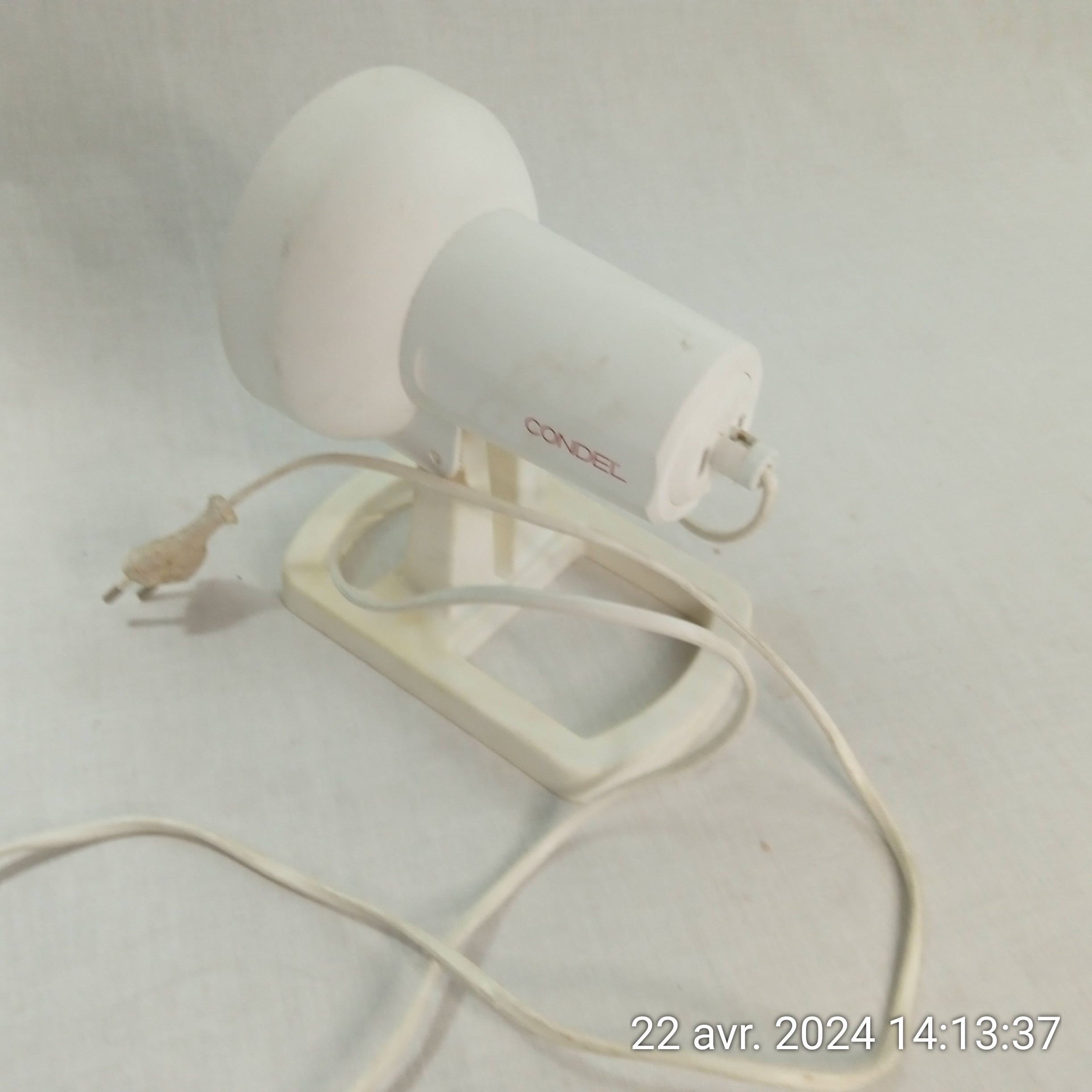 Voir photo 4 de Lampe Spot orientable Condel type 5015 blanc vintage 60-70s Lampe Spot orientable Condel type 5015 blanc vintage 60-70s reconditionné photo 4