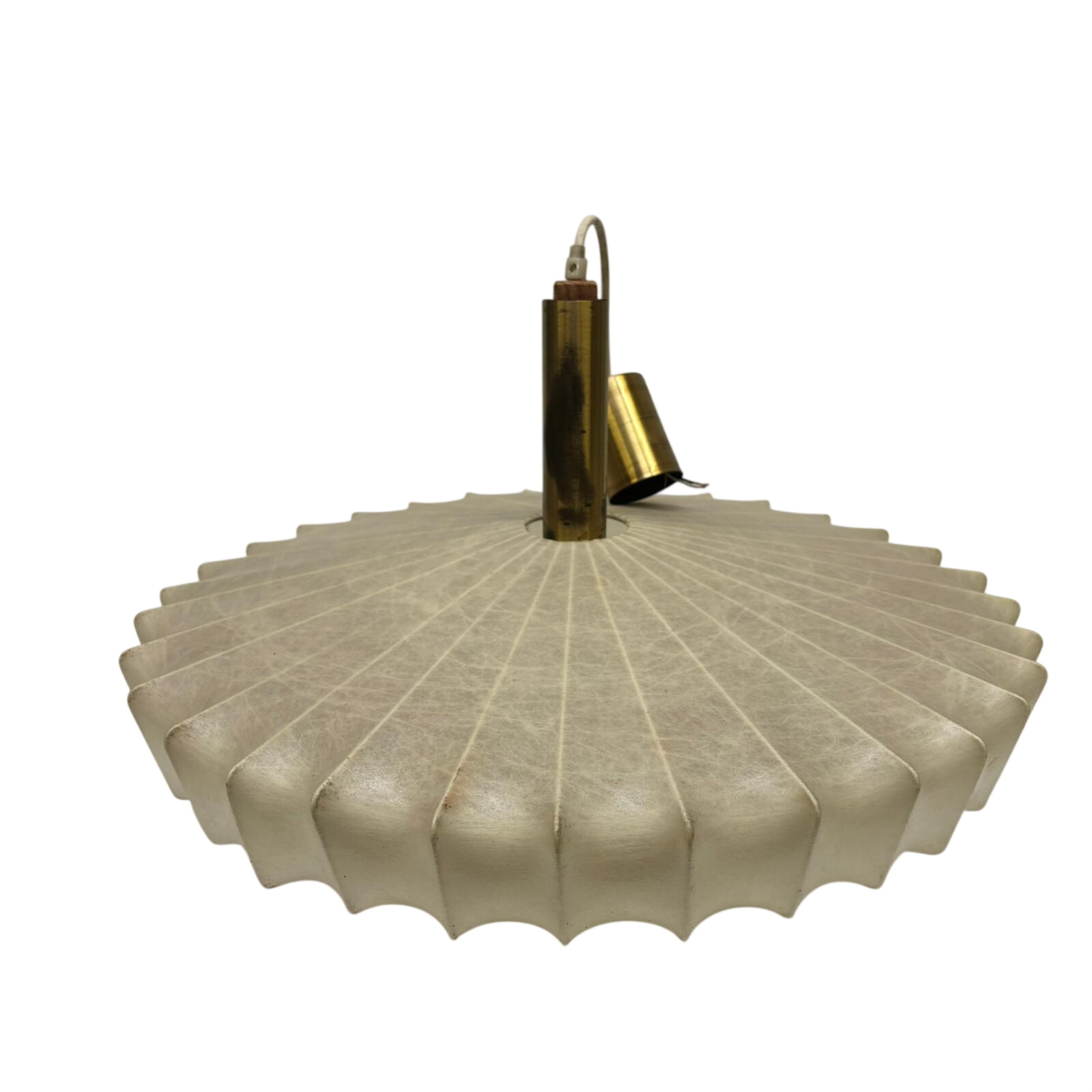Acheter Lampe suspendue cocon lumineux du siècle dernier Bon état - 500,00 € Lampe suspendue cocon lumineux du siècle dernier Bon état reconditionné disponible sur Label Emmaüs