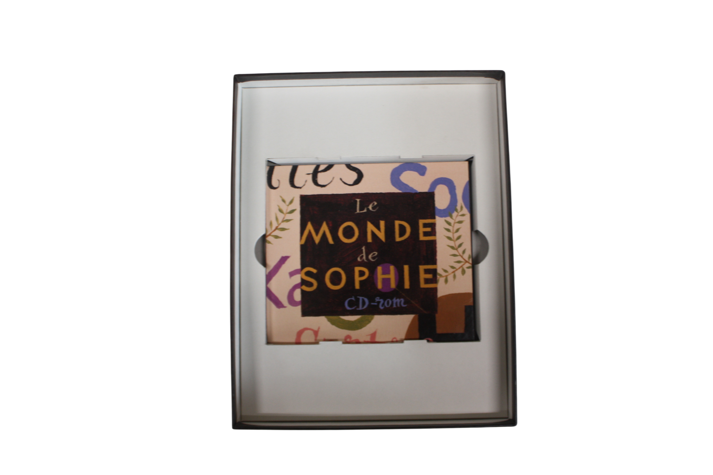 Voir photo 3 de Le Monde de Sophie: Le Jeu d'aventure de la philosophie (CD-ROM) Le Monde de Sophie: Le Jeu d'aventure de la philosophie (CD-ROM) Bon état reconditionné photo 3