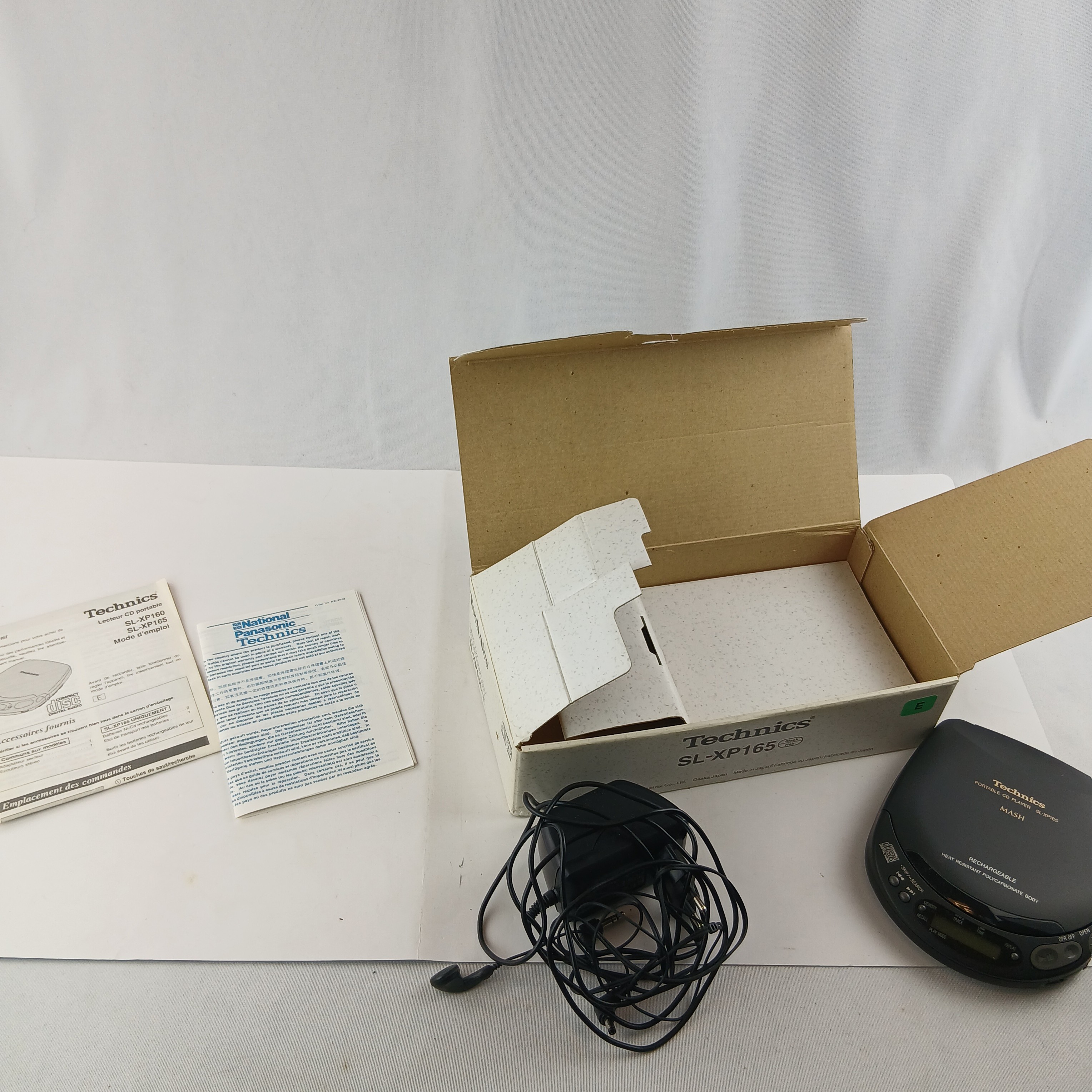 Voir photo 2 de Lecteur CD portable Technics SL-XP165 avec Boîte d'origine, manuel écouteur et câble Fonctionnel Lecteur CD portable Technics SL-XP165 avec Boîte d'origine, manuel écouteur et câble Fonctionnel très bon état reconditionné photo 2