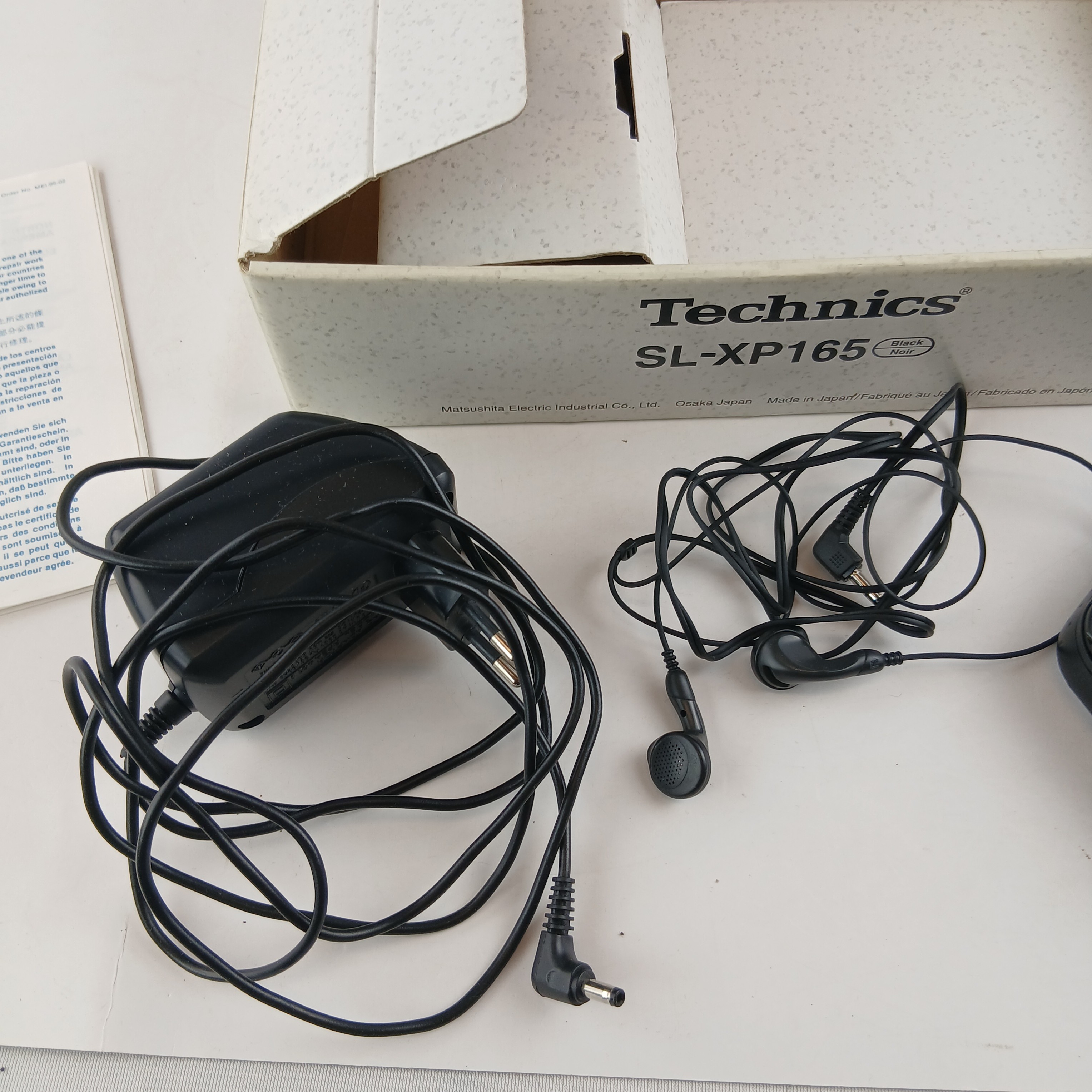 Voir photo 6 de Lecteur CD portable Technics SL-XP165 avec Boîte d'origine, manuel écouteur et câble Fonctionnel Lecteur CD portable Technics SL-XP165 avec Boîte d'origine, manuel écouteur et câble Fonctionnel très bon état reconditionné photo 6