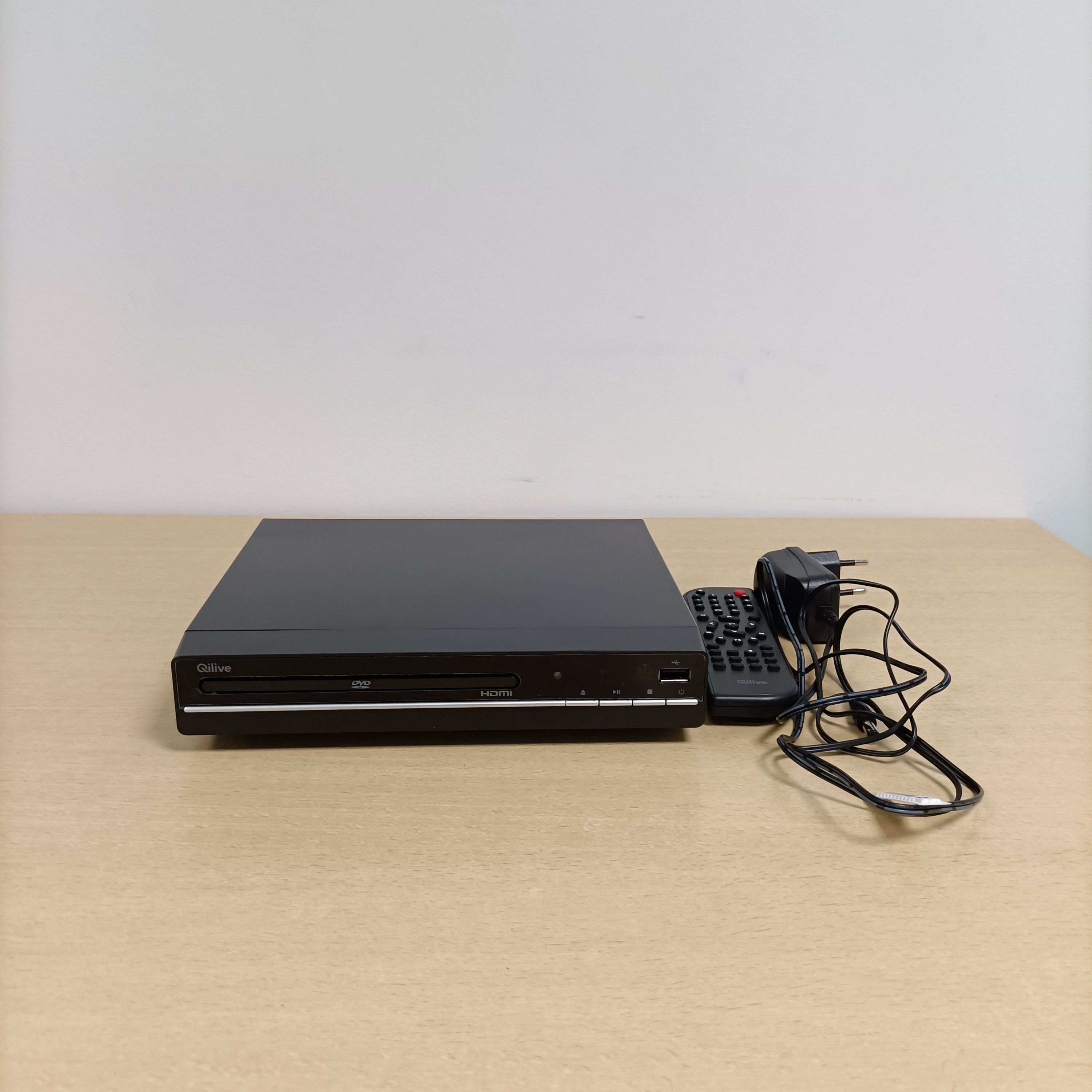 Voir photo 2 de Lecteur DVD Qilive noir compact télécommande alimentation péritel RCA boîte Sony Lecteur DVD Qilive noir compact télécommande alimentation péritel RCA boîte Sony bon état reconditionné photo 2