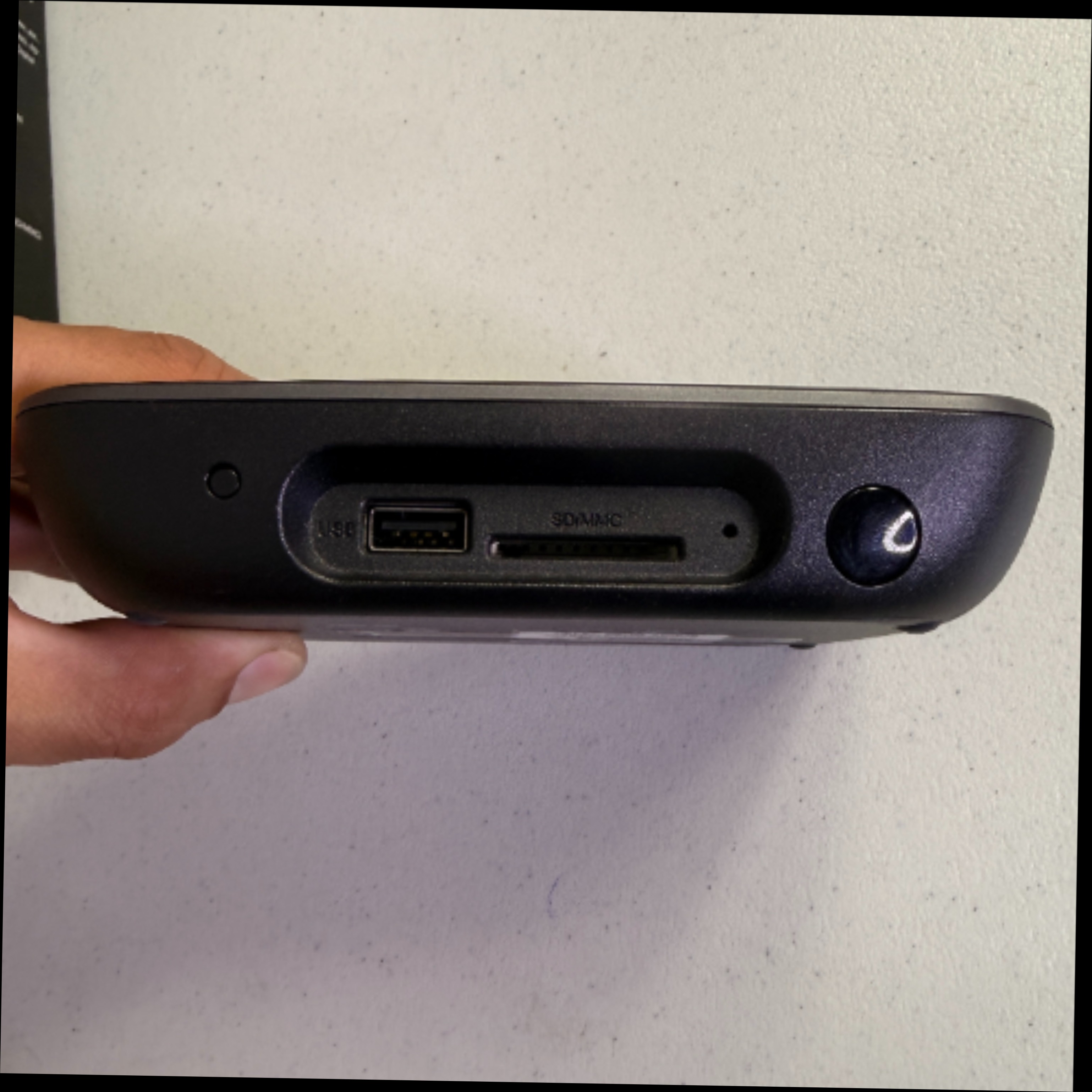 Voir photo 8 de Lecteur multimédia et boitier TV intelligent ASUS | Dero Lecteur multimédia et boitier TV intelligent ASUS Très bon état reconditionné photo 8 | Dero