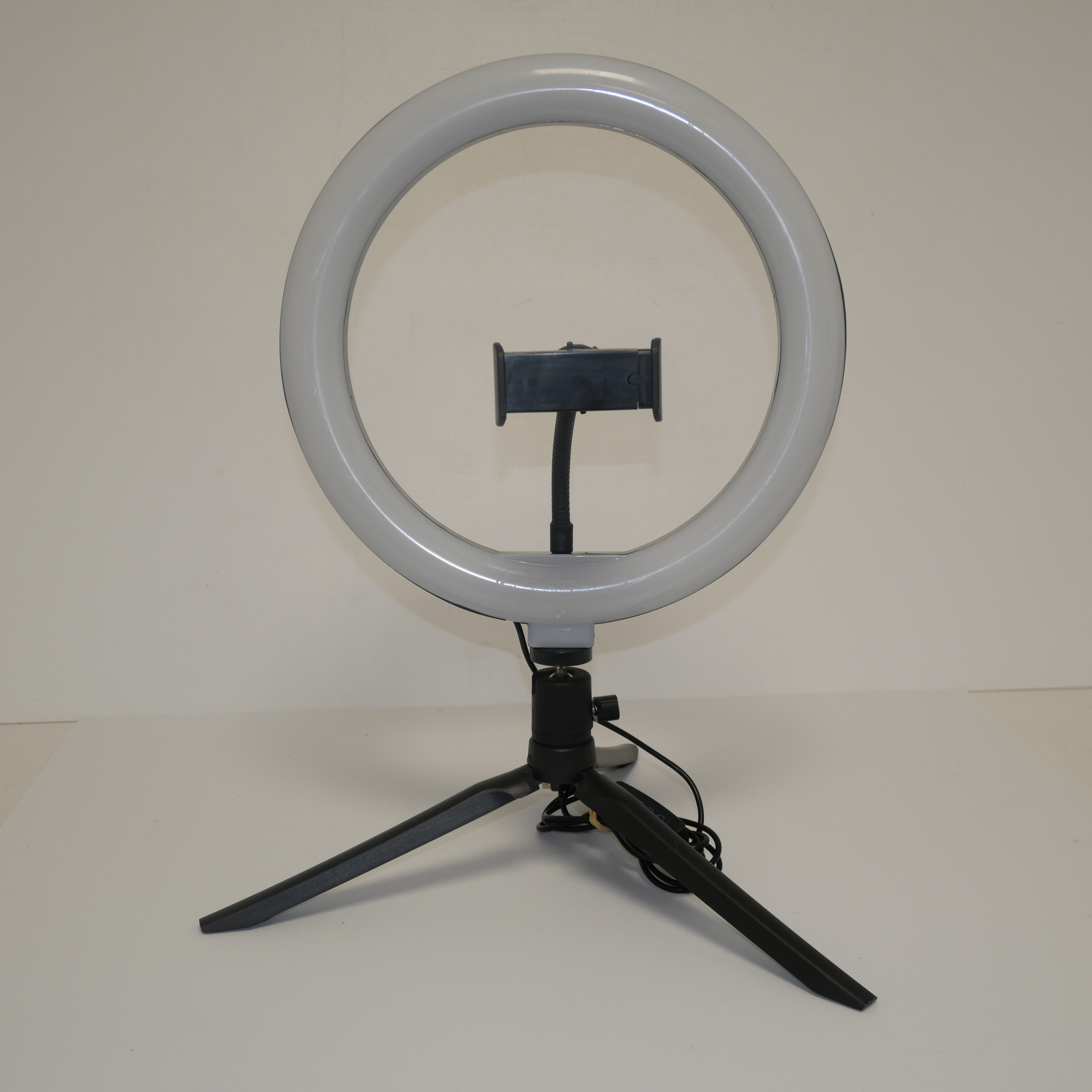 Voir photo 5 de Led Selfie sur table Ring Light avec Trépied Noir Led Selfie sur table Ring Light avec Trépied Noir Bon état reconditionné photo 5