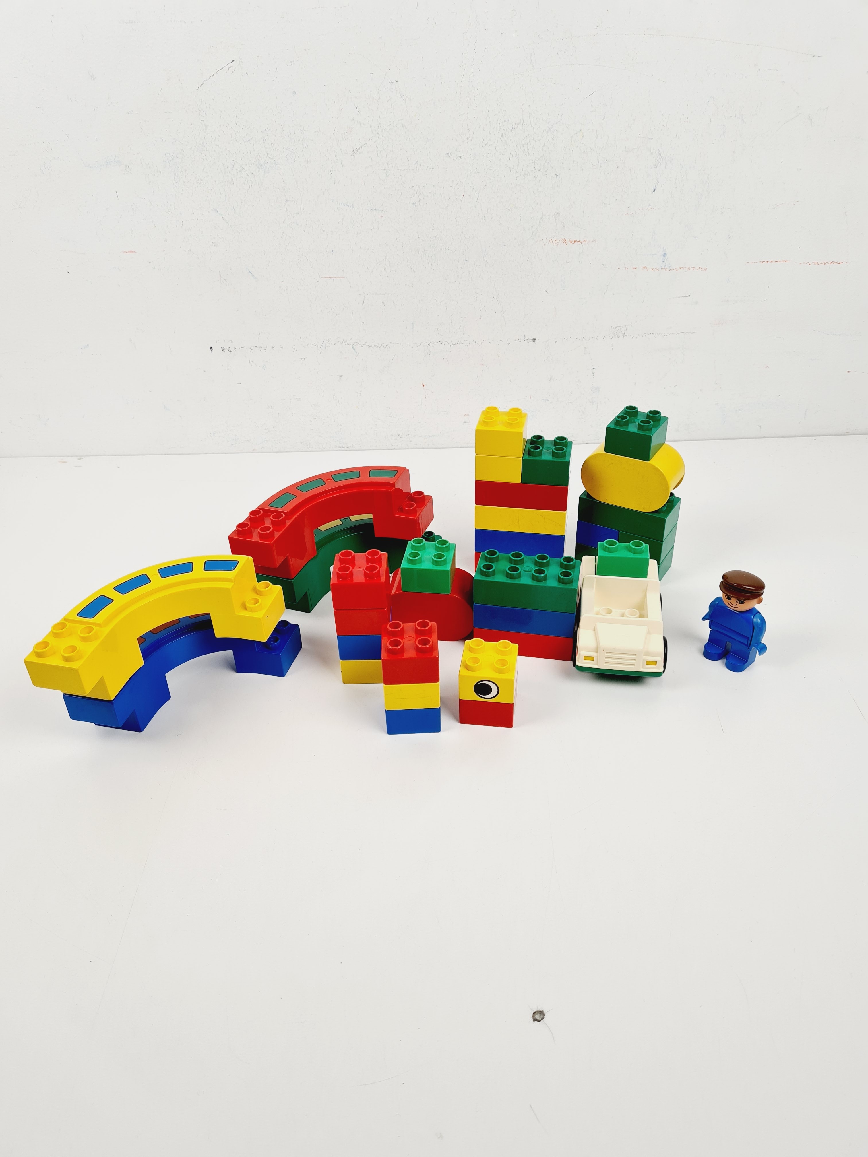 Voir photo 4 de Lego - Sachet Lego en vrac avec voiture - 500 g Lego - Sachet Lego en vrac avec voiture - 500 g Bon état reconditionné photo 4
