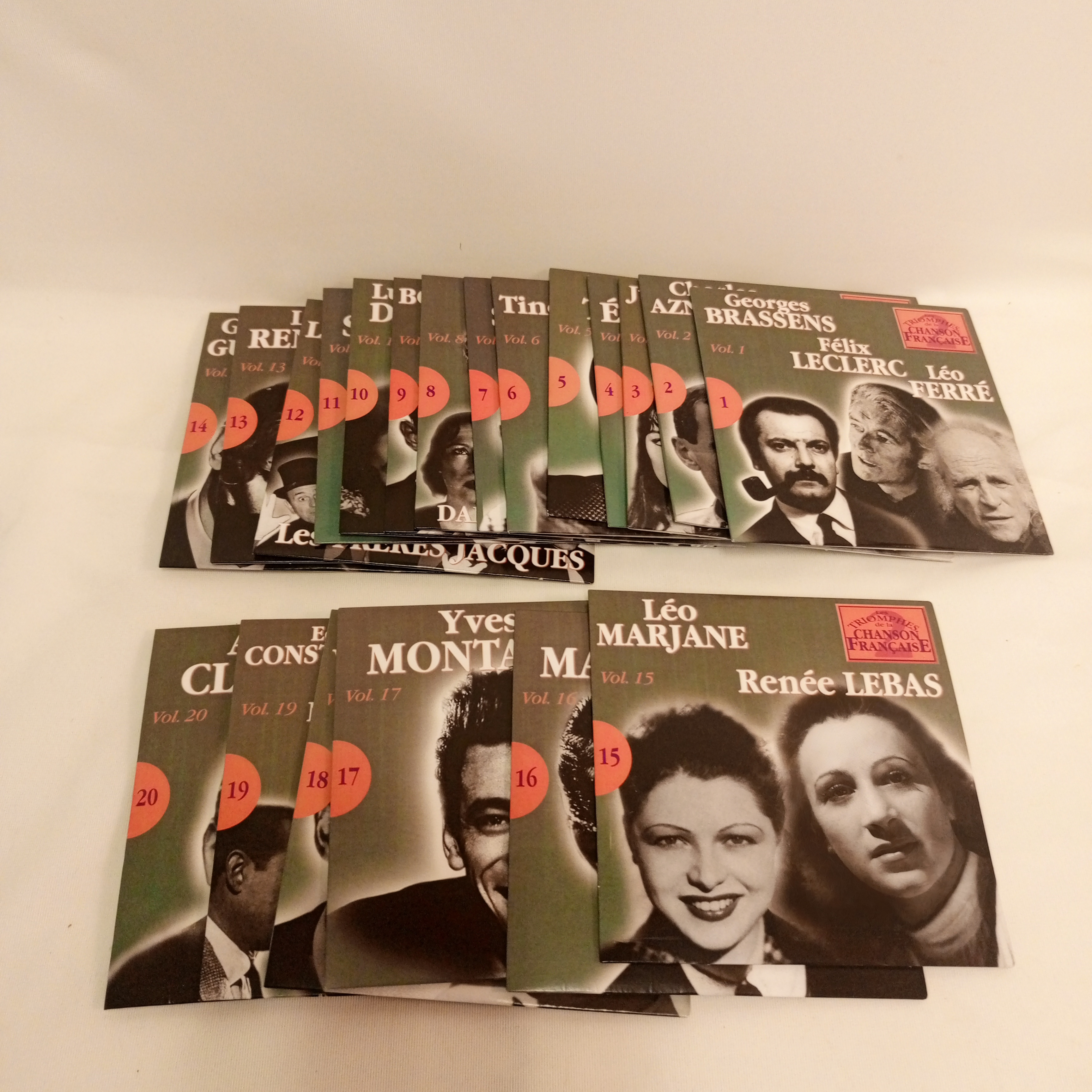Voir photo 2 de Les triomphes de la chanson Française - CD - Musique Les triomphes de la chanson Française - CD - Musique État correct reconditionné photo 2