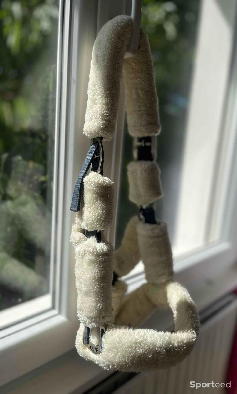 Licol en moumoute cob Très bon état reconditionné disponible sur Sporteed
