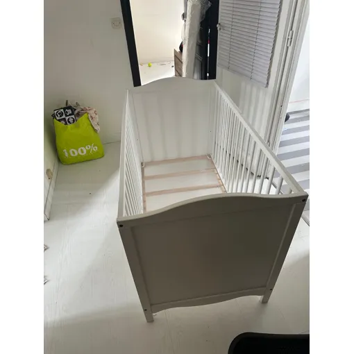 Lit à barreaux pour bébé avec son matelas Bon état reconditionné disponible sur Rakuten