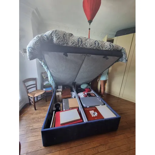 Lit coffre ouverture frontale avec matelas 24cm ressorts ensachés. Avec facture Maison de la Literie. Bon état reconditionné disponible sur Rakuten
