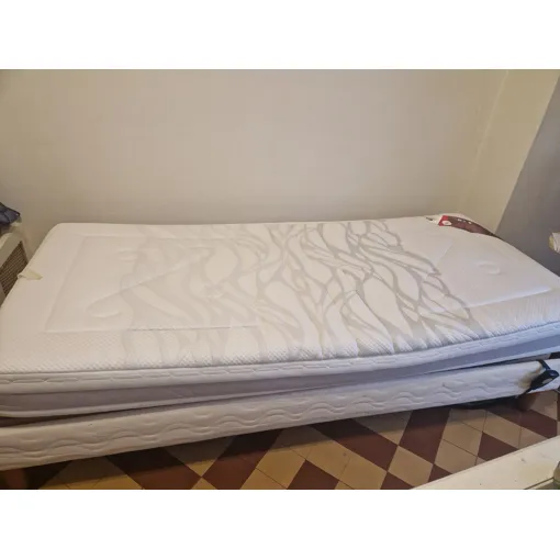 Lit électrique avec matelas 1 personne occasion reconditionné disponible sur Rakuten
