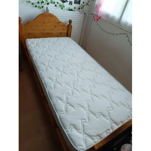 Lit enfant pin massif coeur creusé Bon état reconditionné disponible sur Rakuten