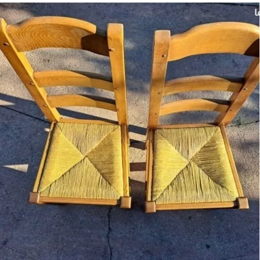 lot 16 chaises 448 € (28 € / chaise) en Chêne et assises en paille, ou 30 € la chaise. Dimensions : Hauteur d'assise : 46 cm Profondeur : 43 cm Assise : 38,5 × 35 cm Largeur : 45,5 cm Bon état reconditionné disponible sur Rakuten