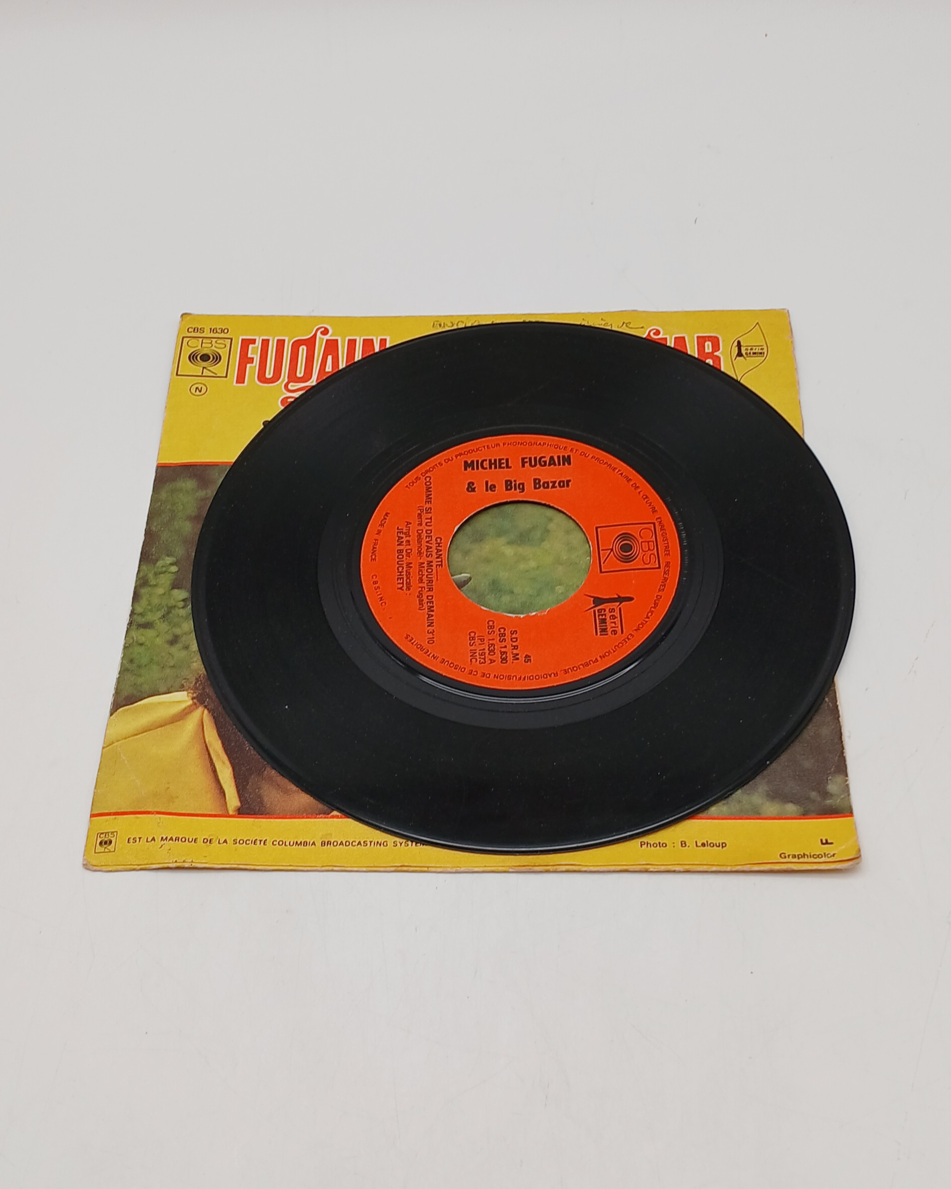 Voir photo 12 de Lot 3 Vinyles 45 Tours – Succès Années 70 (Dave, Chocolat's, Michel Fugain & Le Big Bazar) Lot 3 Vinyles 45 Tours – Succès Années 70 (Dave, Chocolat's, Michel Fugain & Le Big Bazar) Très bon état reconditionné photo 12