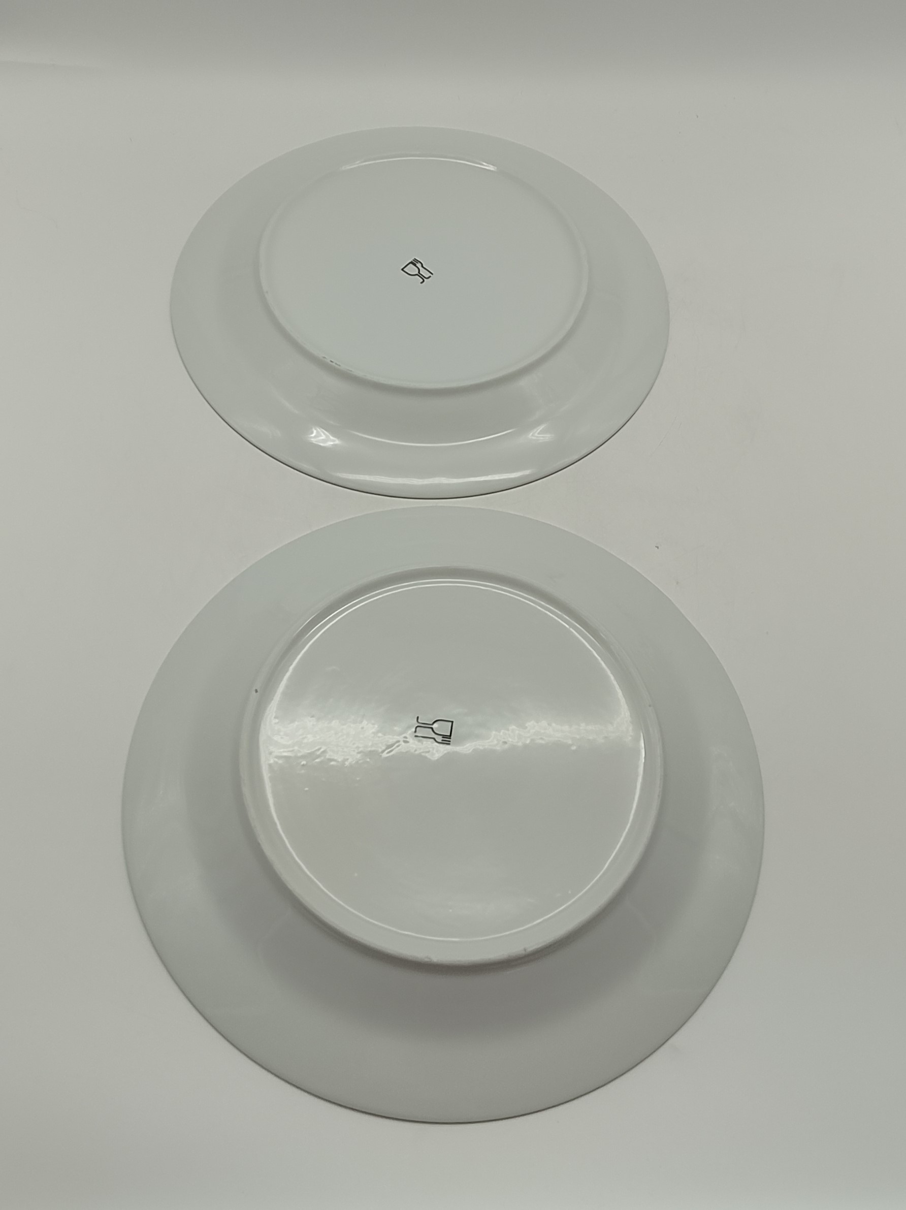 Voir photo 9 de Lot 4 assiettes en faïence blanche "fleur de pissenlit" colorées Lot 4 assiettes en faïence blanche "fleur de pissenlit" colorées Très bon état reconditionné photo 9