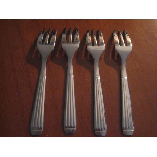 Lot 4 Fourchettes À Dessert En Inox Guy Degrenne, 6 Cuillères À Dessert En Inox Et 6 Cuillères À Café En Métal Argenté Bon état reconditionné disponible sur Rakuten