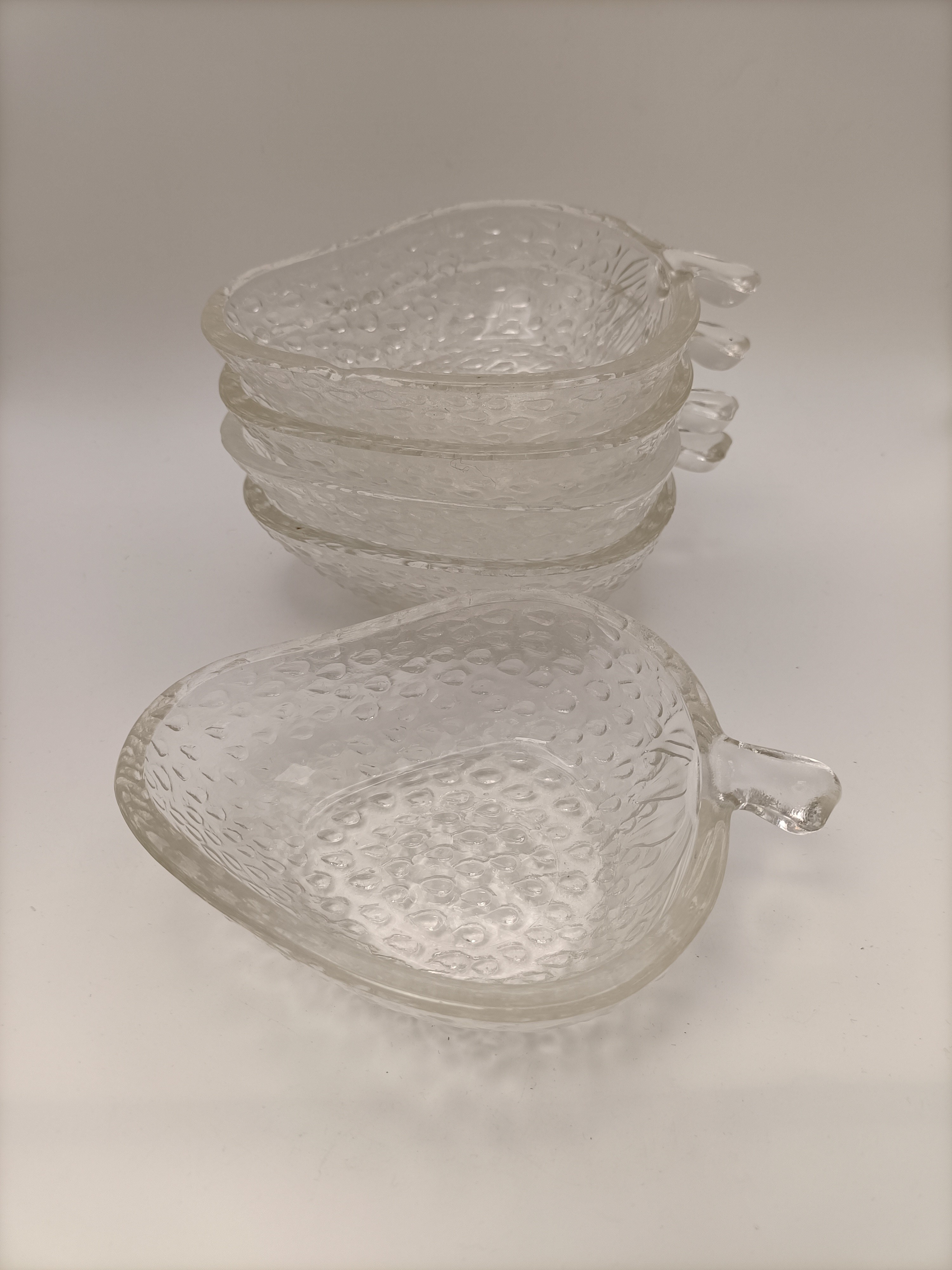 Voir photo 5 de Lot 5 coupelles fraise verre texturé transparent vintage dessert apéritif déco Lot 5 coupelles fraise verre texturé transparent vintage dessert apéritif déco Très bon état reconditionné photo 5