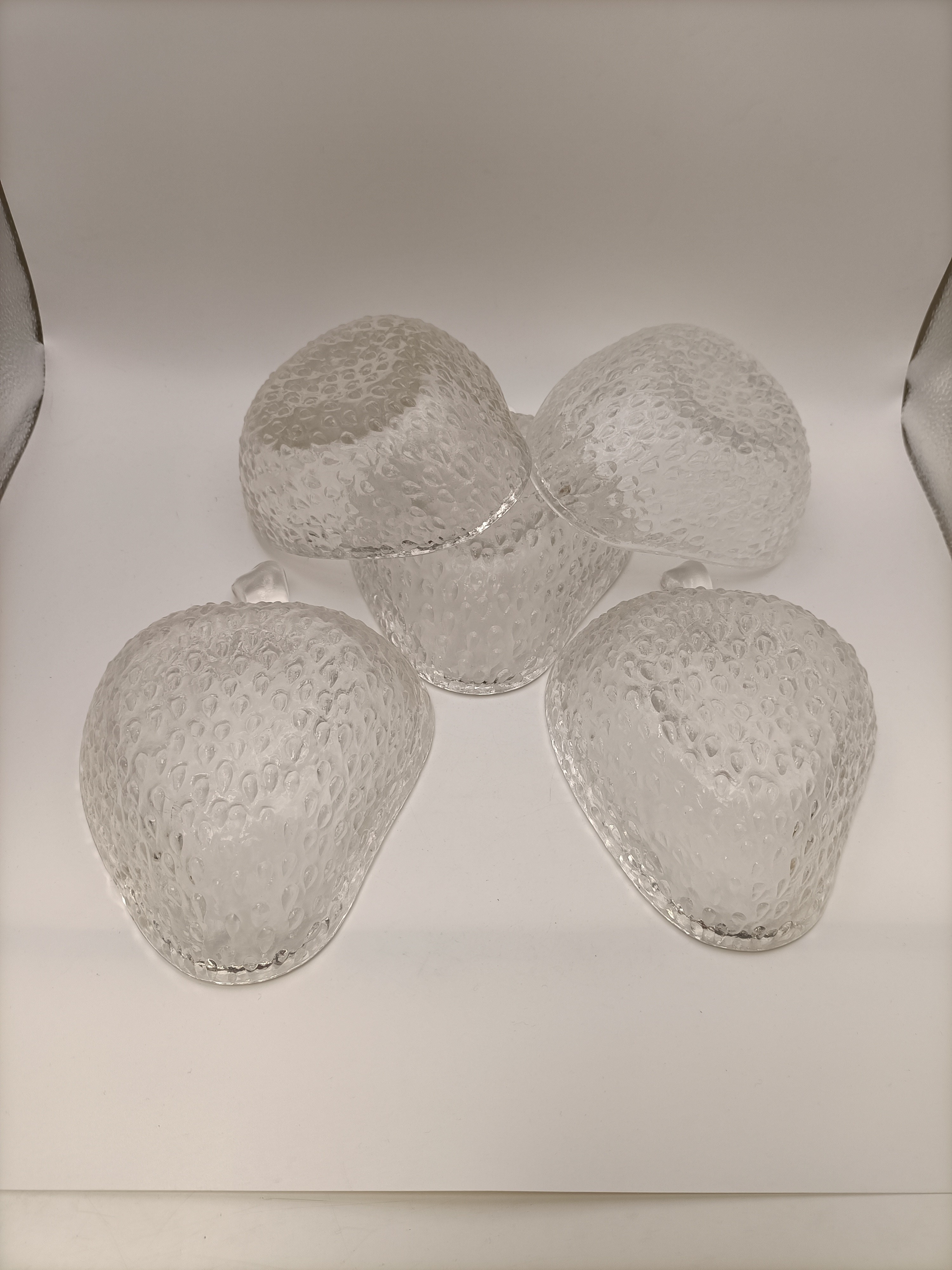 Voir photo 7 de Lot 5 coupelles fraise verre texturé transparent vintage dessert apéritif déco Lot 5 coupelles fraise verre texturé transparent vintage dessert apéritif déco Très bon état reconditionné photo 7
