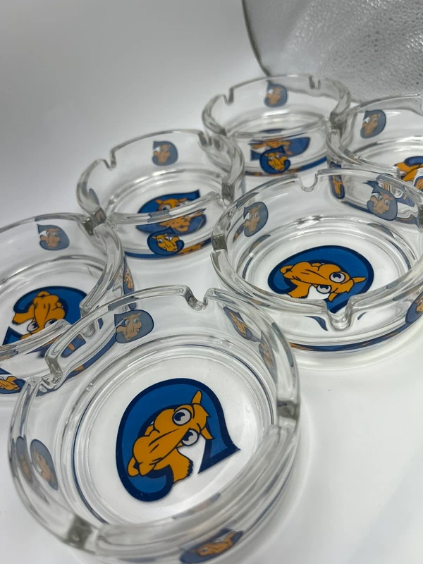 Voir photo 2 de Lot 6 cendriers publicitaires Camel Joe Camel vintage verre collection Lot 6 cendriers publicitaires Camel Joe Camel vintage verre collection Très bon état reconditionné photo 2