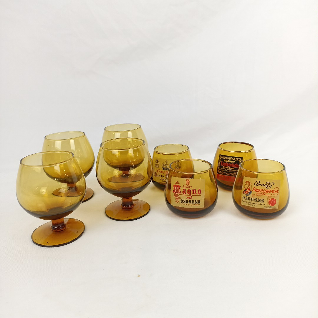 Acheter Lot 8 verres à digestifs en verre ambré Bon état - 11,00 € Lot 8 verres à digestifs en verre ambré Bon état reconditionné disponible sur Label Emmaüs