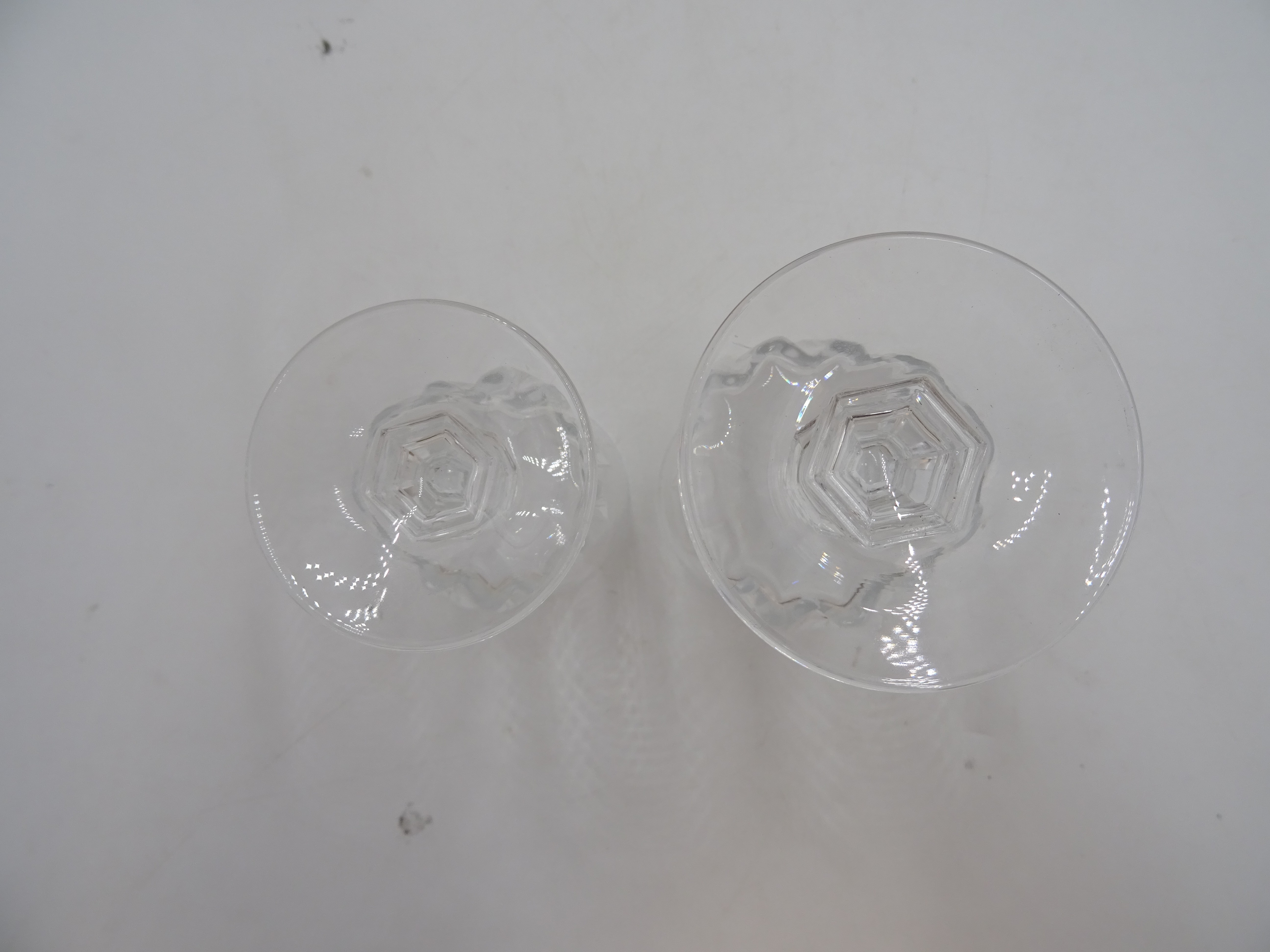 Voir photo 4 de Lot 8 verres en cristal (4 verres à eau et 4 verres à vin) Lot 8 verres en cristal (4 verres à eau et 4 verres à vin) reconditionné photo 4