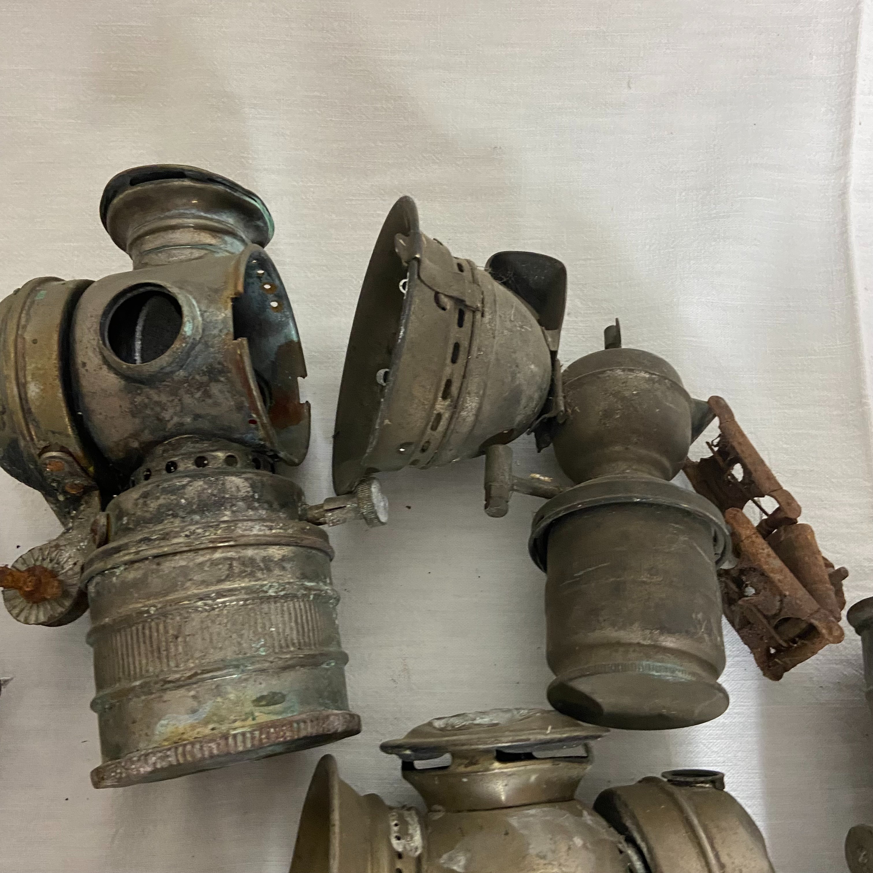 Voir photo 6 de Lot anciennes lanternes pour vélo ou voiture hippomobile . Vendu en l'état Lot anciennes lanternes pour vélo ou voiture hippomobile . Vendu en l'état État correct reconditionné photo 6