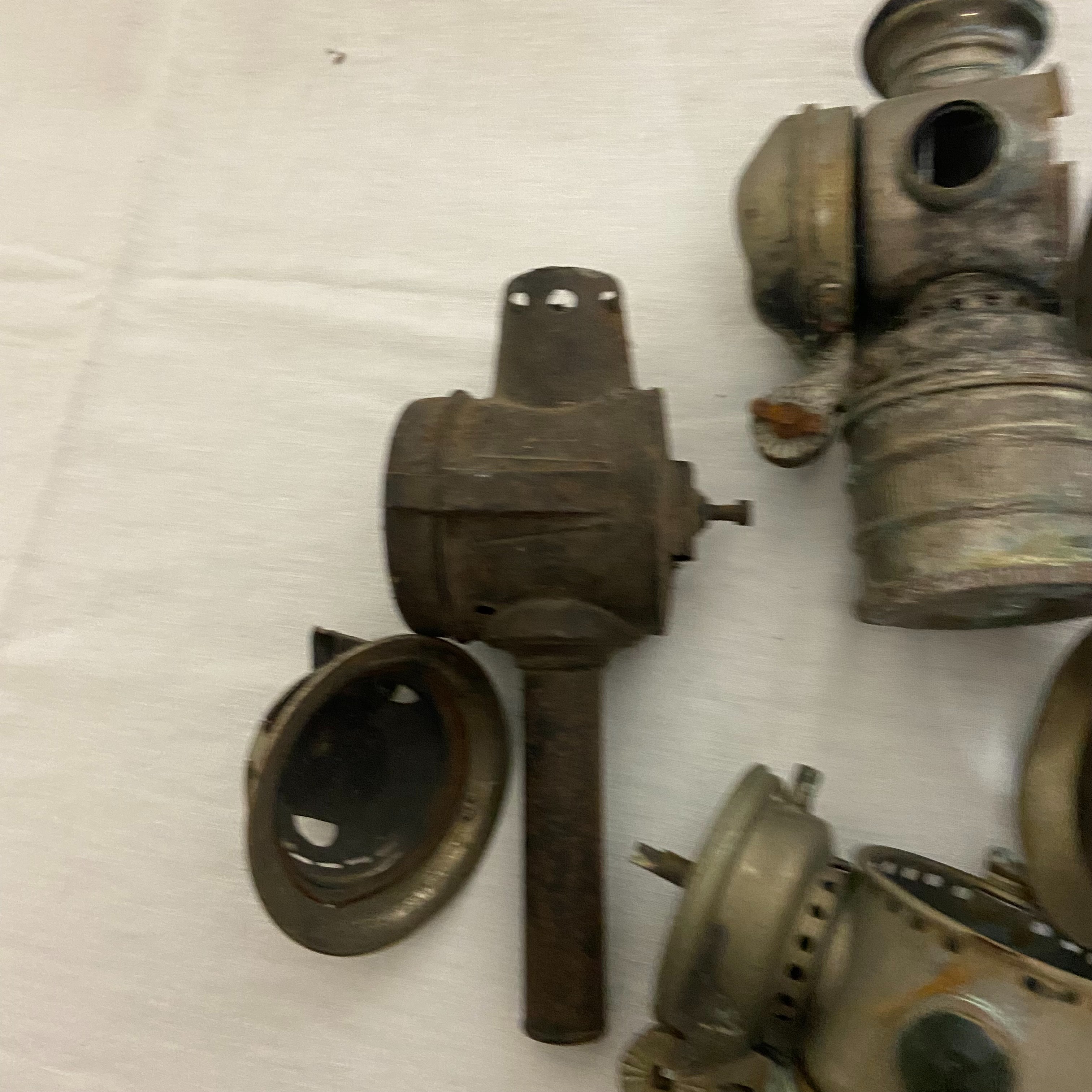Voir photo 9 de Lot anciennes lanternes pour vélo ou voiture hippomobile . Vendu en l'état Lot anciennes lanternes pour vélo ou voiture hippomobile . Vendu en l'état État correct reconditionné photo 9