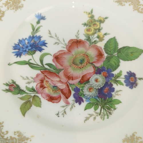 Voir photo 3 de Lot assiettes anciennes de Limoges : 1 assiette scène romantique / 1 assiette fleuries avec contours motifs doré Lot assiettes anciennes de Limoges : 1 assiette scène romantique / 1 assiette fleuries avec contours motifs doré Bon état reconditionné photo 3