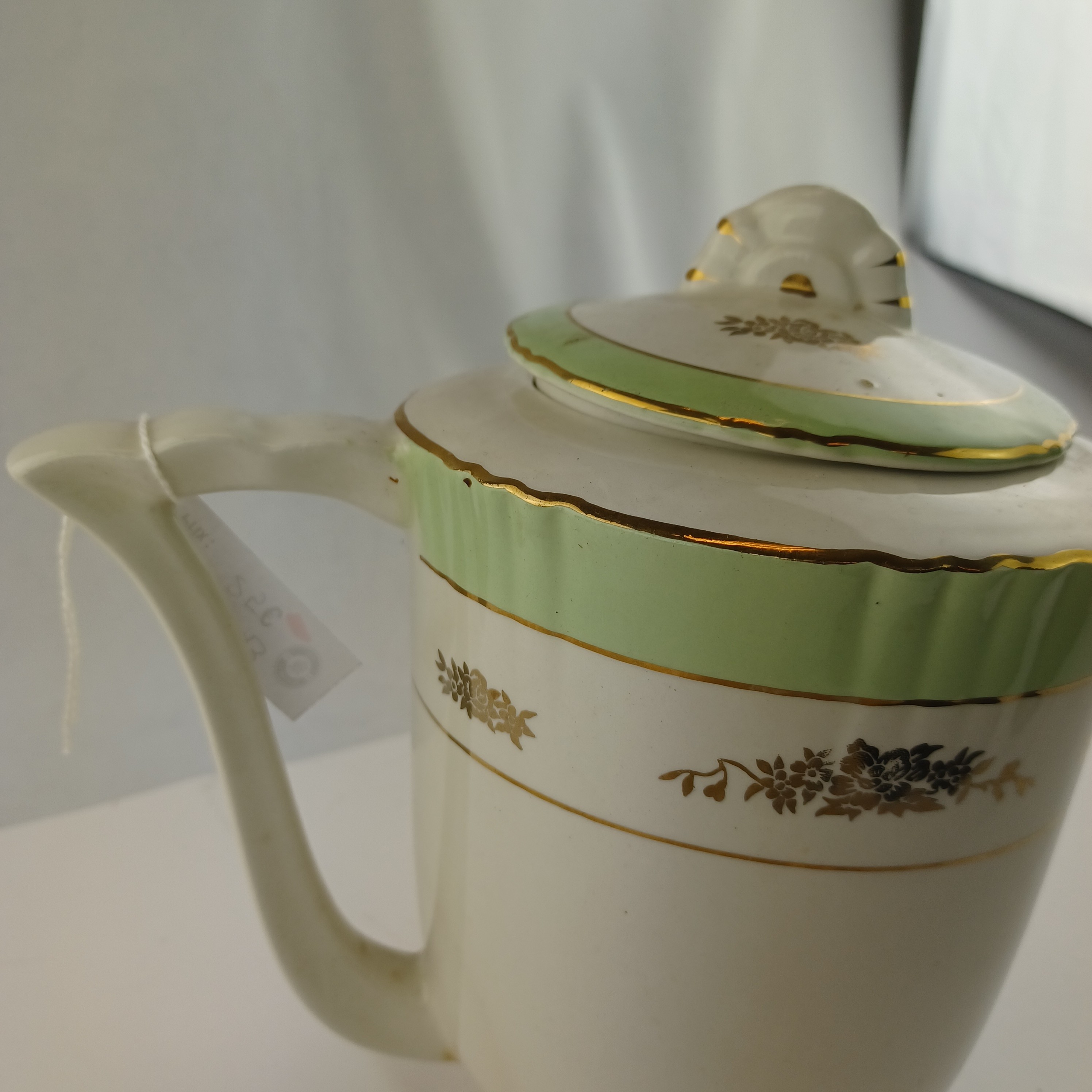 Voir photo 10 de Lot cafetière, sucrier et pot à lait en Porcelaine dorée et vert clair – Eros Faïencerie d’Orchies Lot cafetière, sucrier et pot à lait en Porcelaine dorée et vert clair – Eros Faïencerie d’Orchies Très bon état reconditionné photo 10