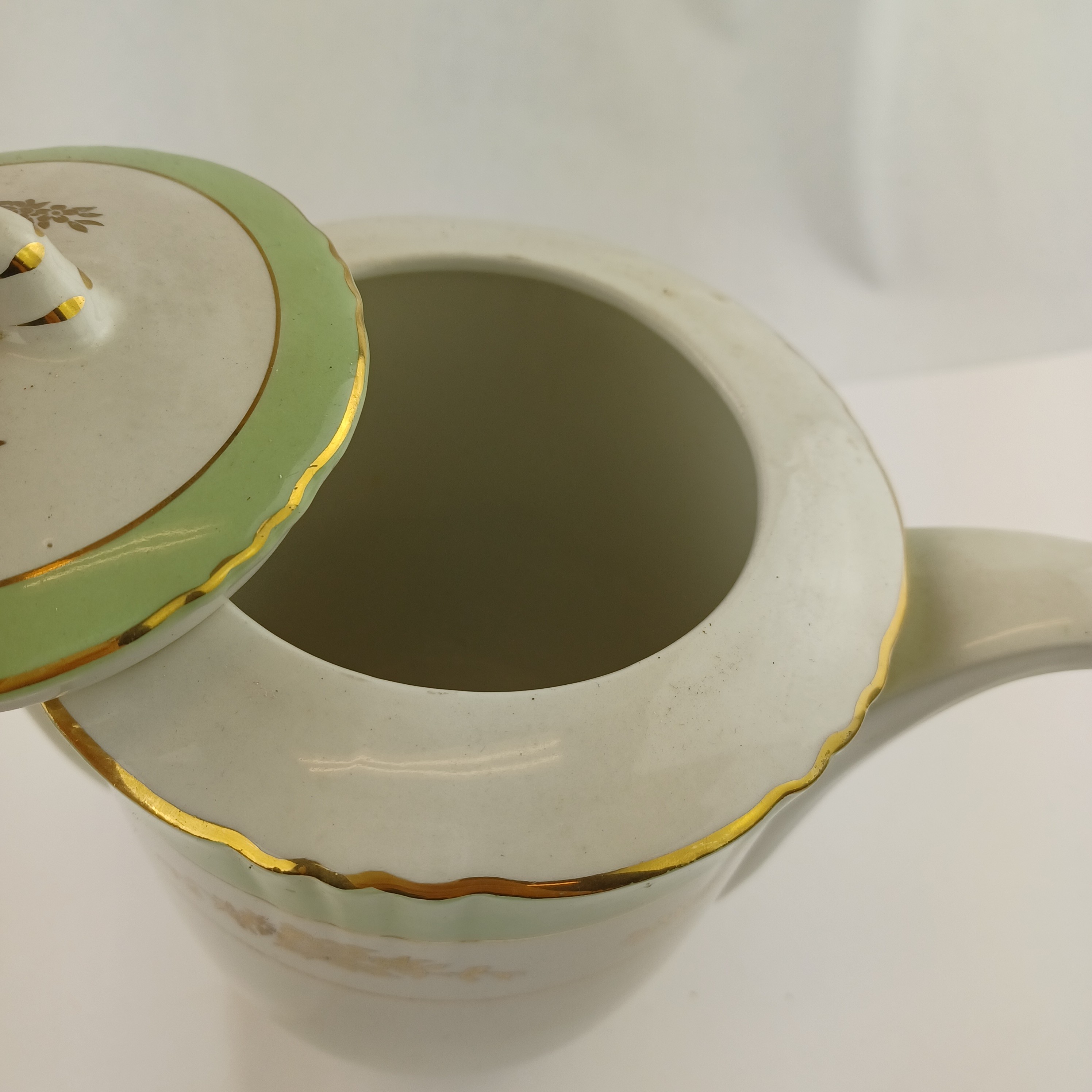 Voir photo 12 de Lot cafetière, sucrier et pot à lait en Porcelaine dorée et vert clair – Eros Faïencerie d’Orchies Lot cafetière, sucrier et pot à lait en Porcelaine dorée et vert clair – Eros Faïencerie d’Orchies Très bon état reconditionné photo 12