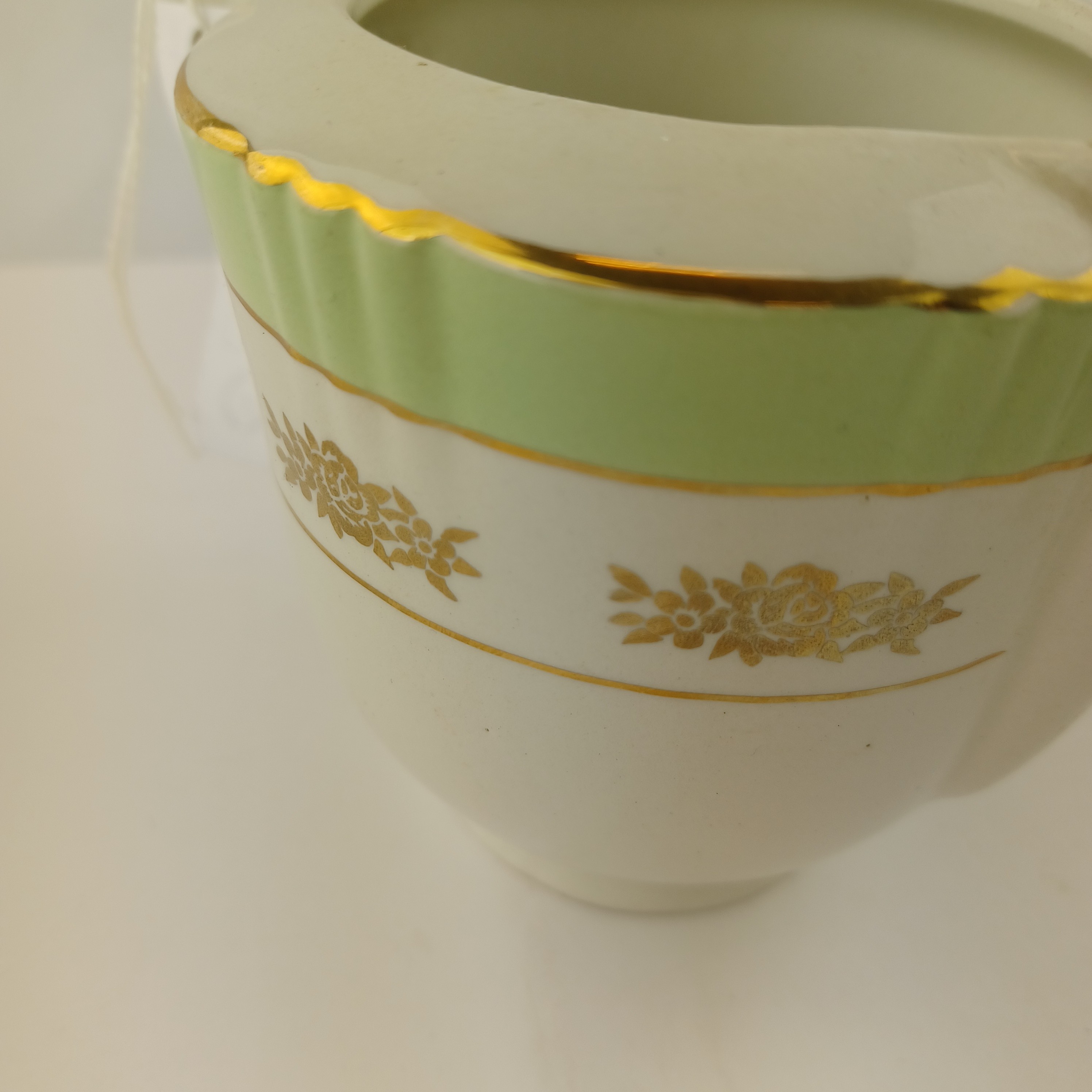 Voir photo 7 de Lot cafetière, sucrier et pot à lait en Porcelaine dorée et vert clair – Eros Faïencerie d’Orchies Lot cafetière, sucrier et pot à lait en Porcelaine dorée et vert clair – Eros Faïencerie d’Orchies Très bon état reconditionné photo 7