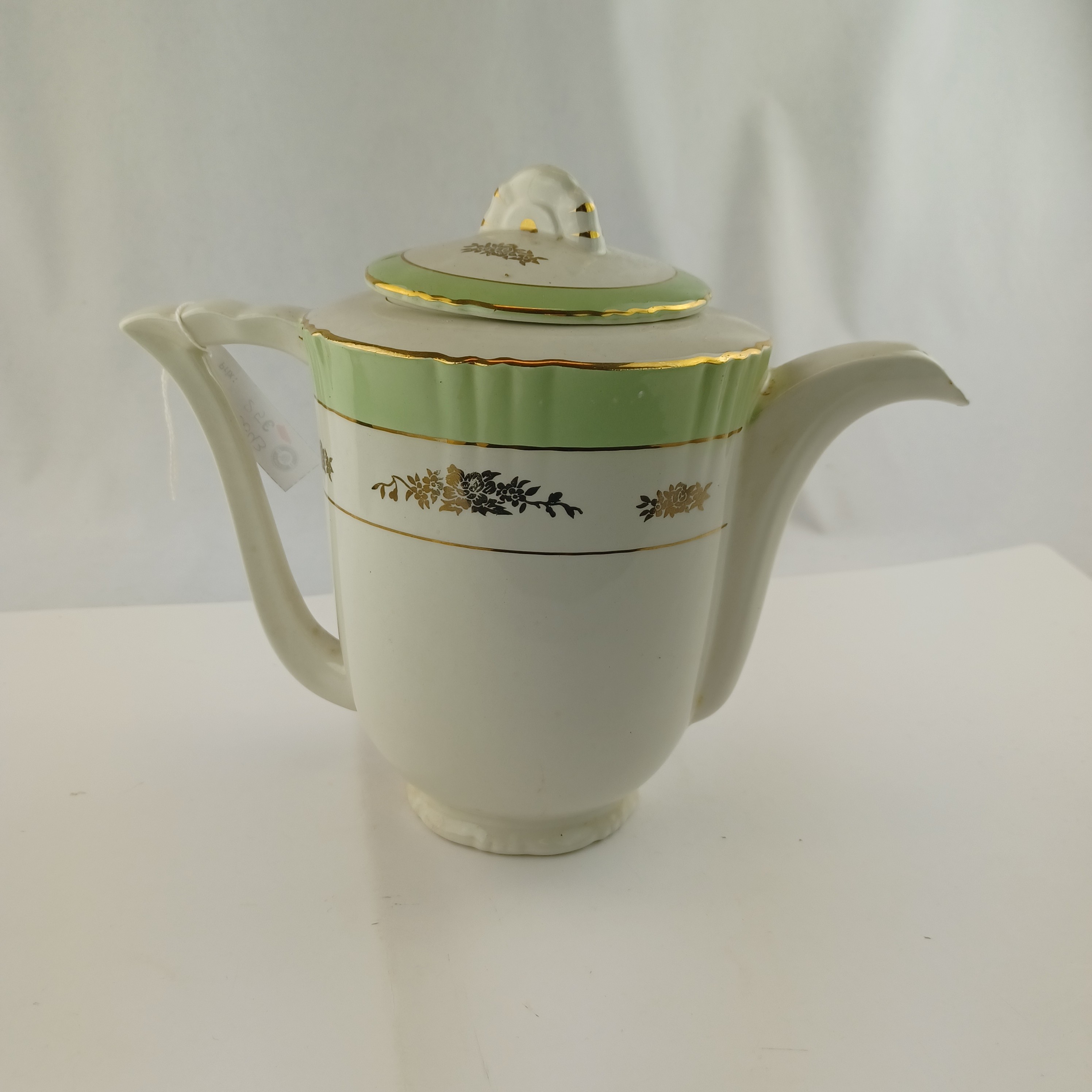 Voir photo 8 de Lot cafetière, sucrier et pot à lait en Porcelaine dorée et vert clair – Eros Faïencerie d’Orchies Lot cafetière, sucrier et pot à lait en Porcelaine dorée et vert clair – Eros Faïencerie d’Orchies Très bon état reconditionné photo 8