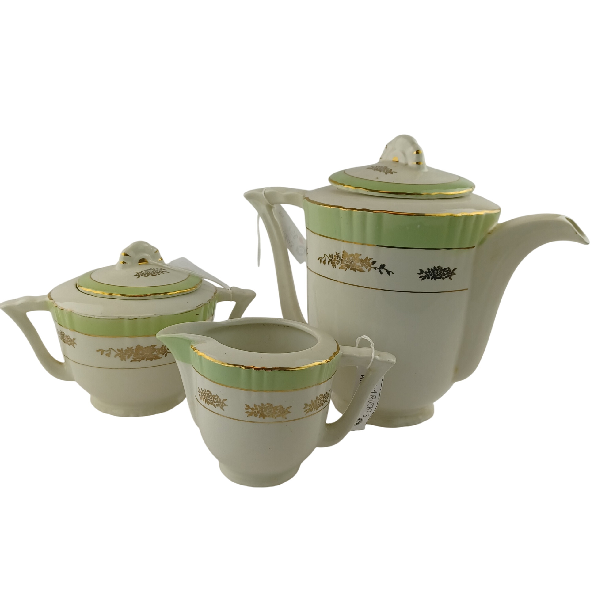 Lot cafetière, sucrier et pot à lait en Porcelaine dorée et vert clair – Eros Faïencerie d’Orchies Très bon état - 12,50 € Lot cafetière, sucrier et pot à lait en Porcelaine dorée et vert clair – Eros Faïencerie d’Orchies Très bon état reconditionné disponible sur Label Emmaüs
