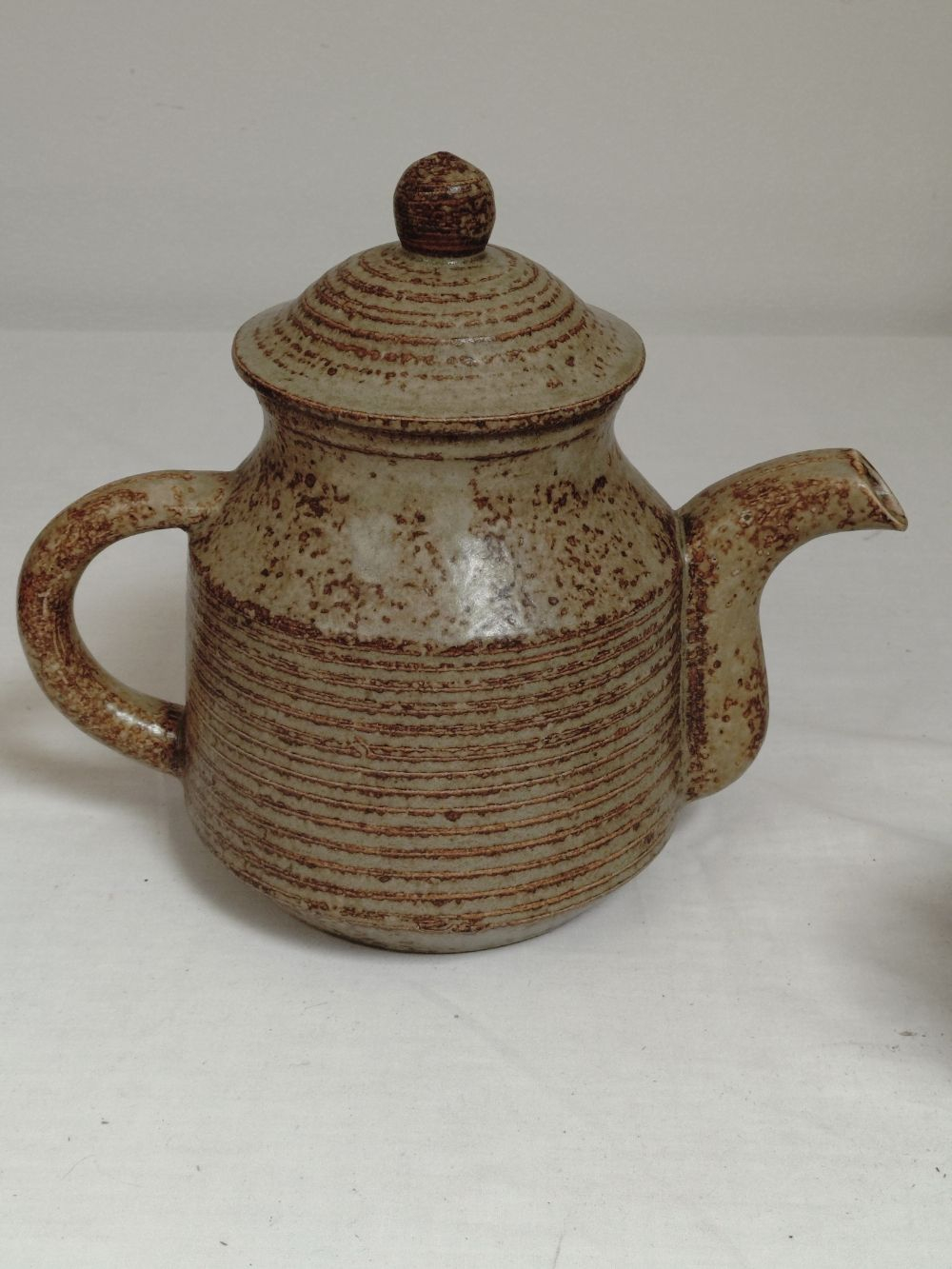 Voir photo 7 de Lot cafetière / théière signé "Keraluc" en grés vernissé, fait main et mug à soupe(avec anse)+bol Lot cafetière / théière signé "Keraluc" en grés vernissé, fait main et mug à soupe(avec anse)+bol Très bon état reconditionné photo 7
