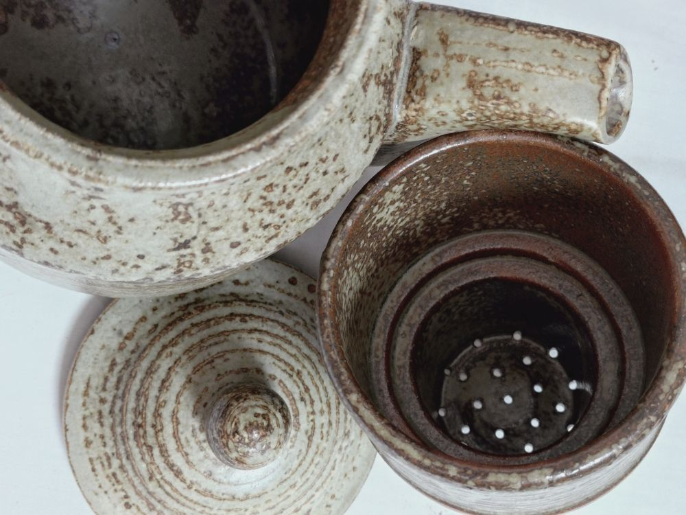 Voir photo 9 de Lot cafetière / théière signé "Keraluc" en grés vernissé, fait main et mug à soupe(avec anse)+bol Lot cafetière / théière signé "Keraluc" en grés vernissé, fait main et mug à soupe(avec anse)+bol Très bon état reconditionné photo 9
