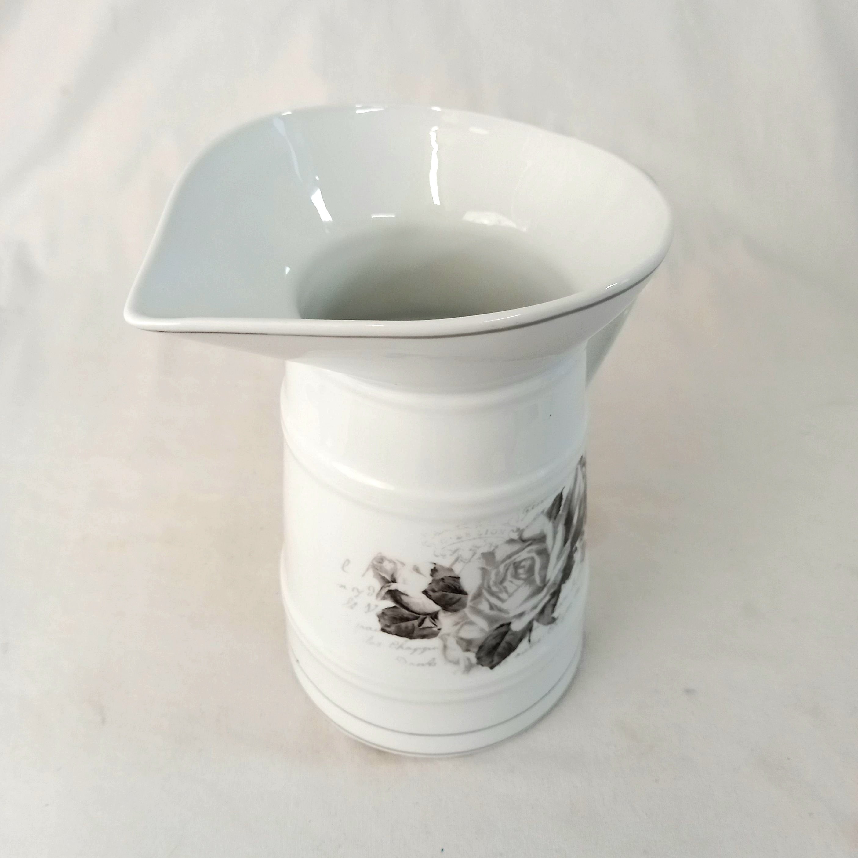 Voir photo 2 de Lot comprenant un pichet, un verseur de savon et un porte savon de marque Mathilde M Lot comprenant un pichet, un verseur de savon et un porte savon de marque Mathilde M Bon état reconditionné photo 2