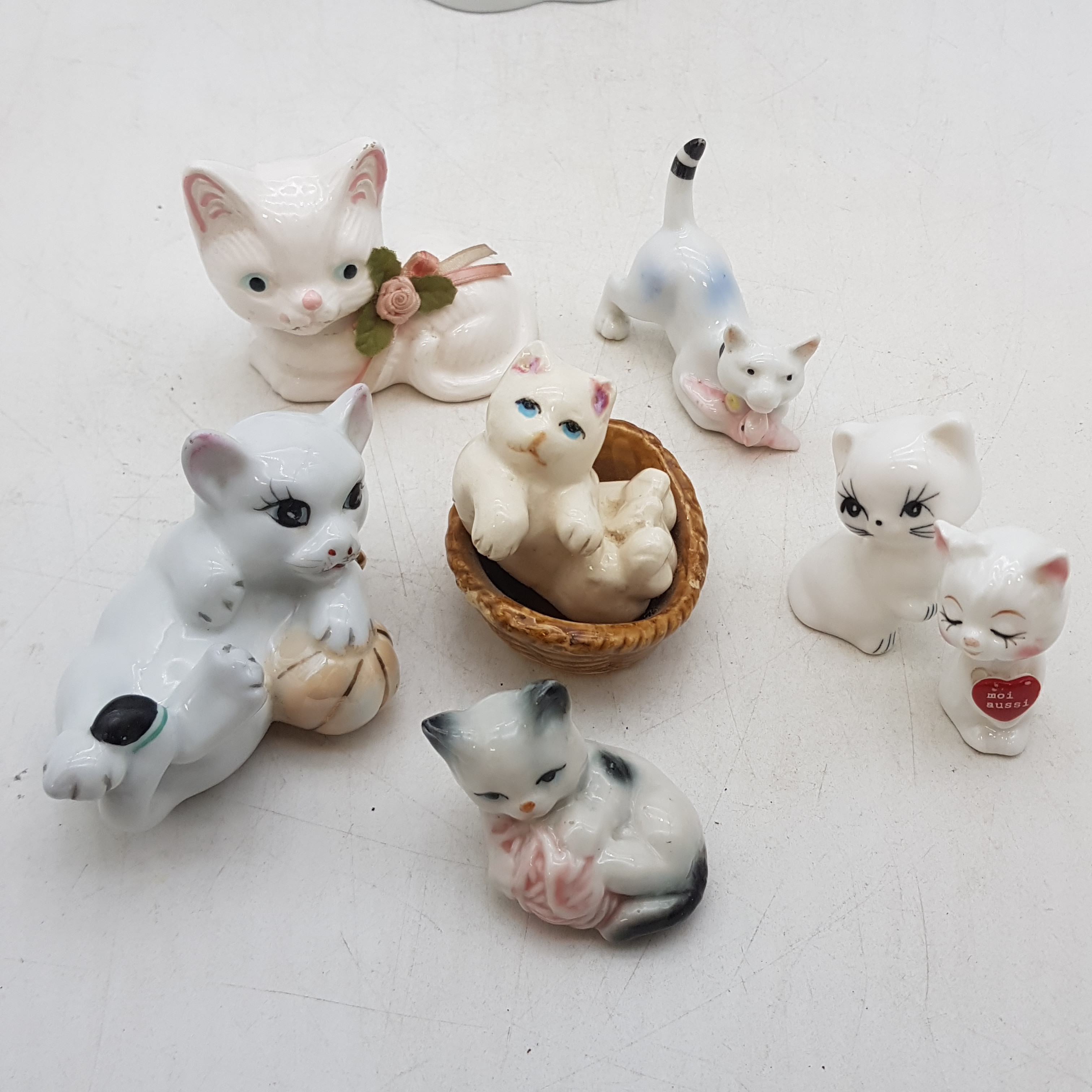Voir photo 3 de Lot d'adorables chats en céramique - Dont 3 bougeoirs Lot d'adorables chats en céramique - Dont 3 bougeoirs Bon état reconditionné photo 3