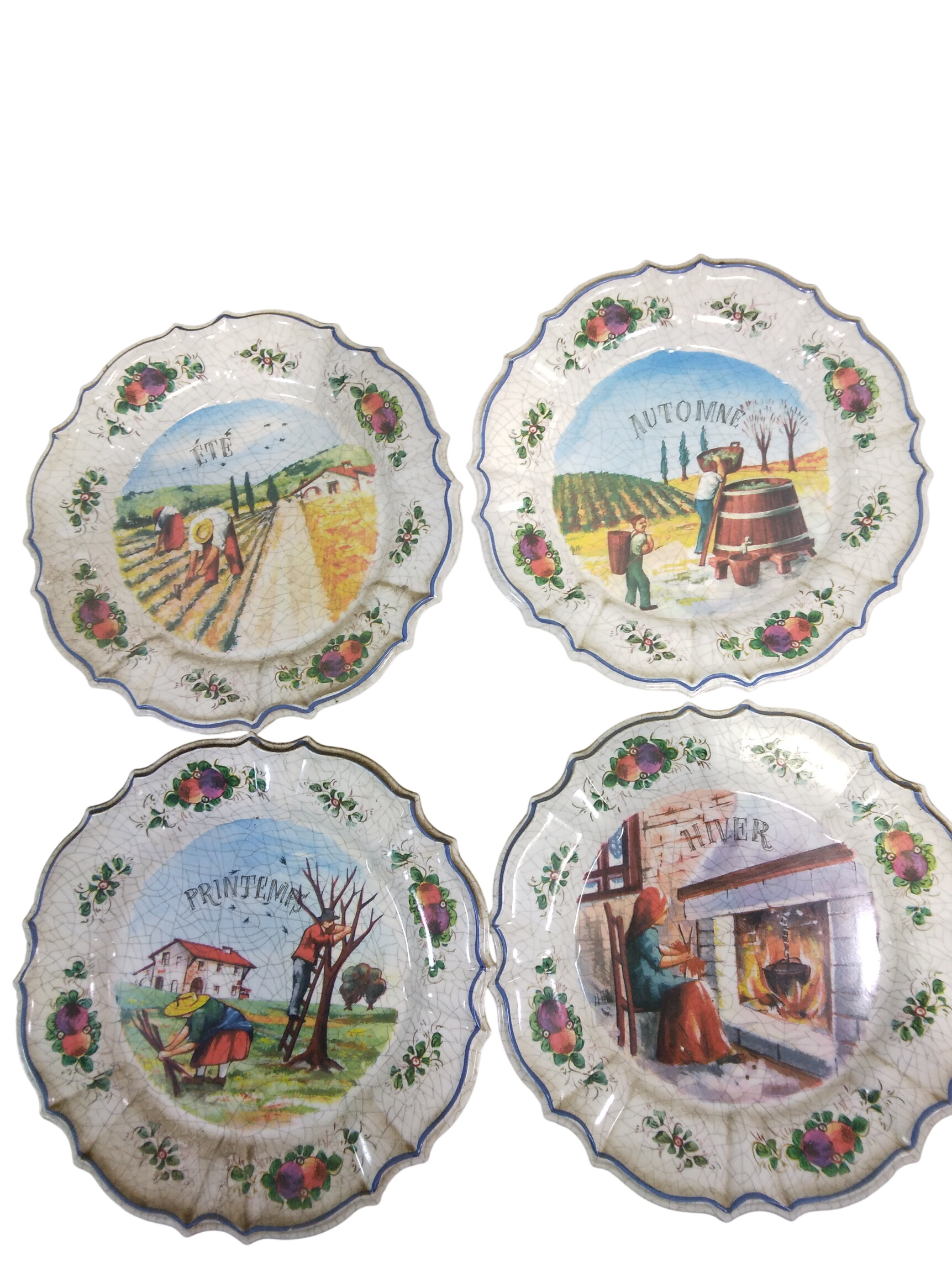 Acheter Lot d'assiettes décoratives Quatre saisons en mélamine Bon état - 10,00 € Lot d'assiettes décoratives Quatre saisons en mélamine Bon état reconditionné disponible sur Label Emmaüs