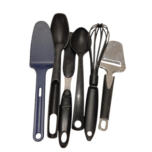 Acheter Lot d'ustensiles de cuisine en plastique Bon état - 10,00 € Lot d'ustensiles de cuisine en plastique Bon état reconditionné disponible sur Label Emmaüs